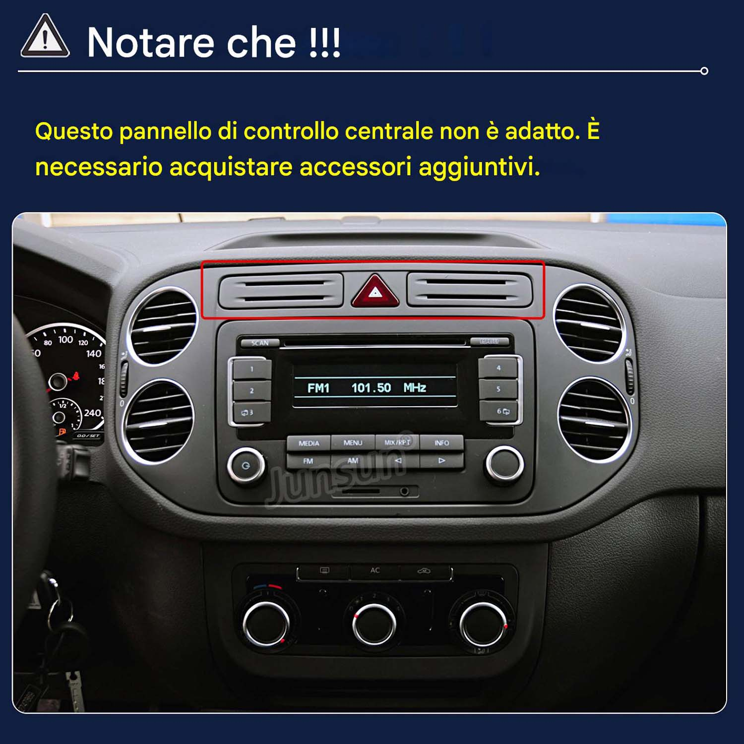 Cruscotto auto con radio, bocchette aria e comandi. Messaggio avviso in alto indica accessori aggiuntivi necessari.
