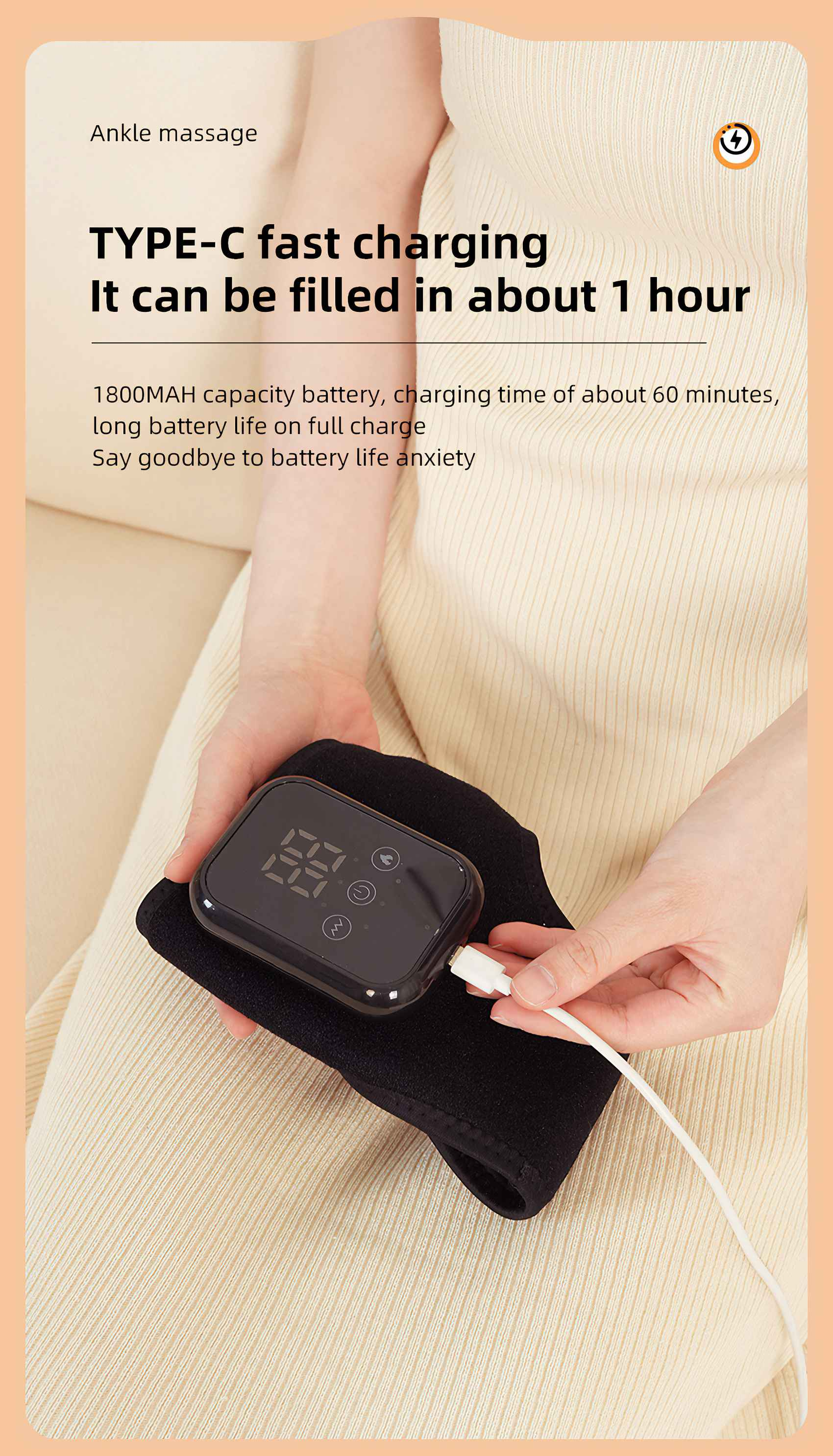 Eine Person hält ein schwarzes Gerät mit Bildschirm, das mit einem weißen Kabel angeschlossen ist. Text lautet: "Knöchelmassage".