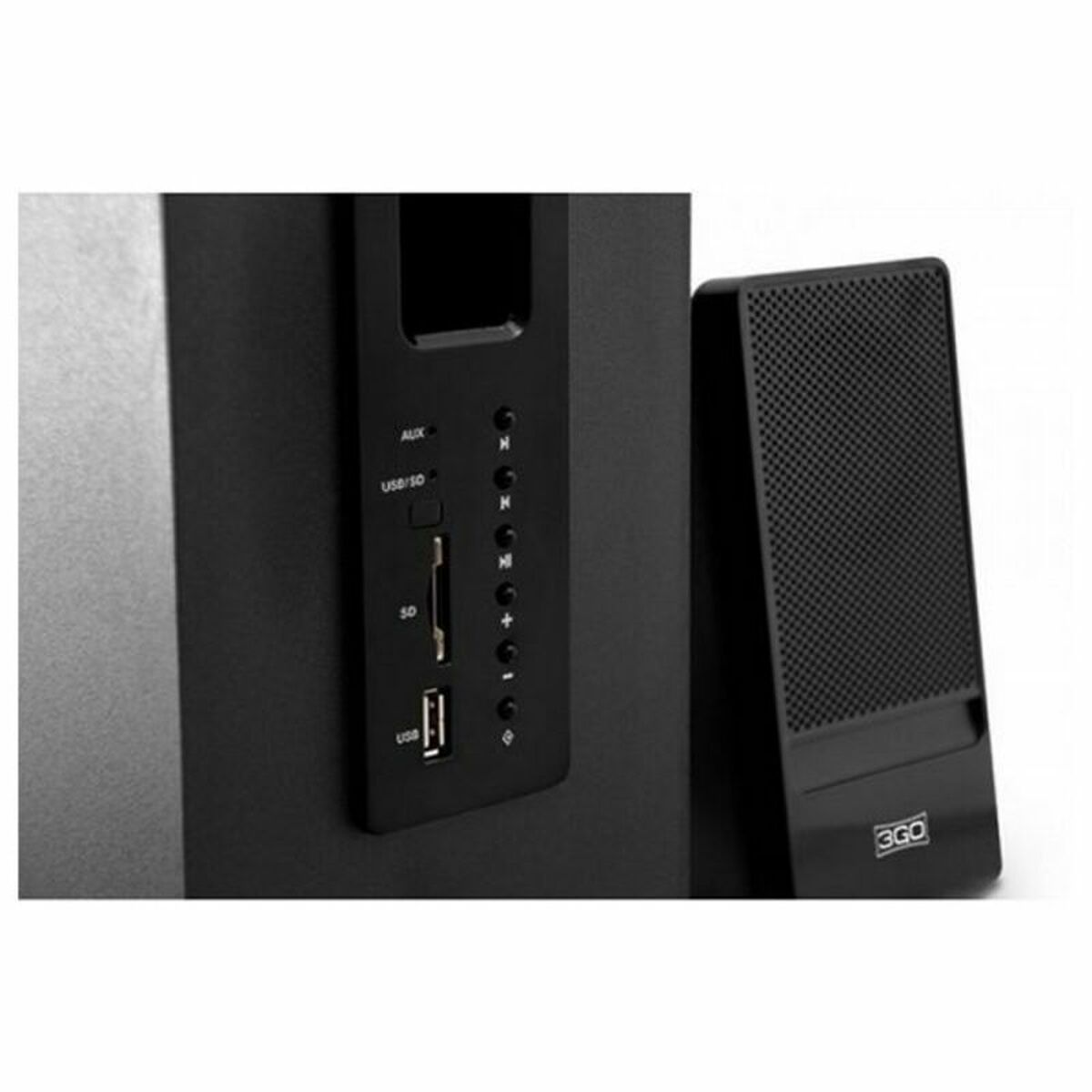 Sistema di altoparlanti nero con pannello di controllo con porte AUX, USB/SD e pulsanti. Un altoparlante separato è a destra.