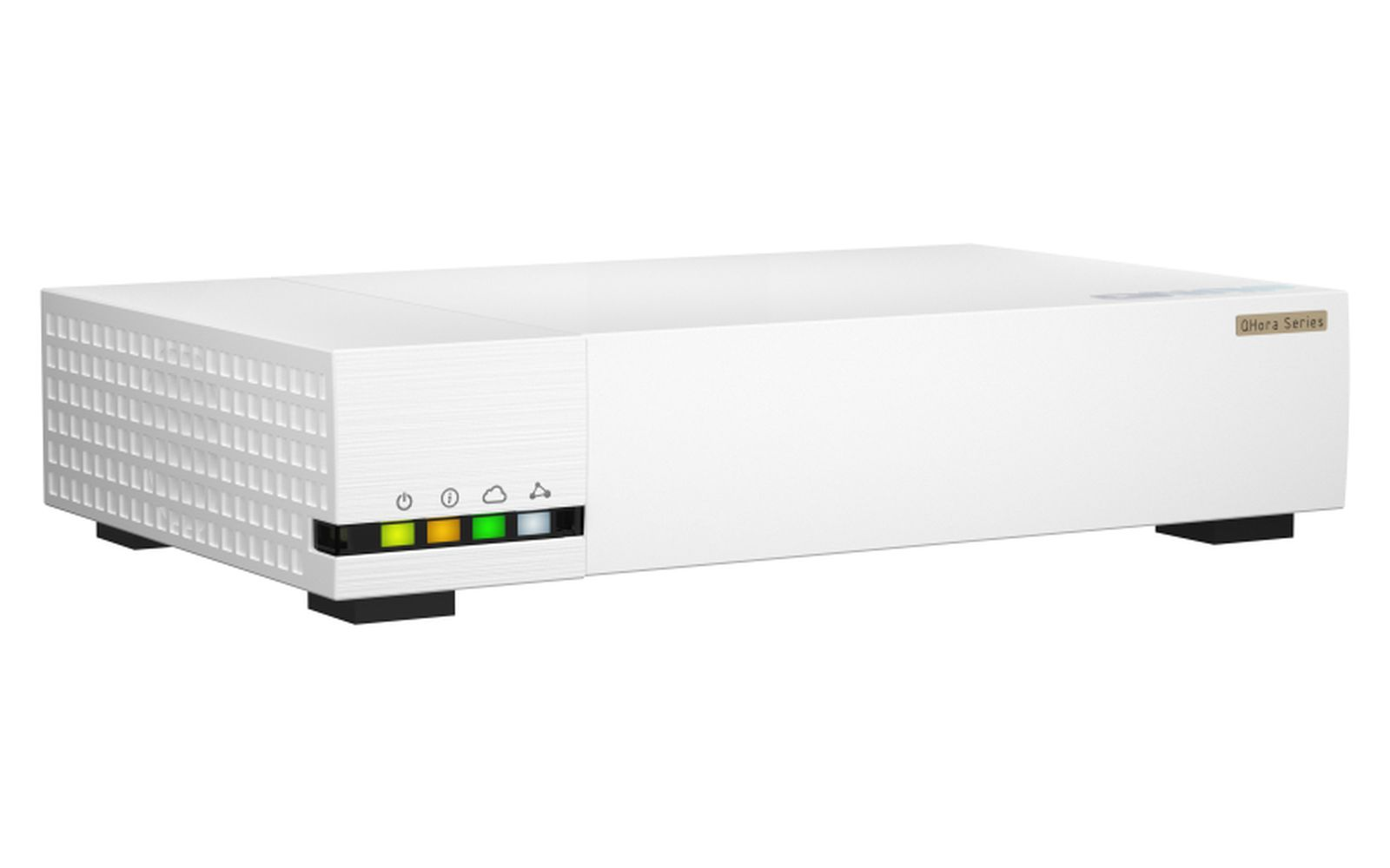 Un dispositivo rectangular blanco con luces indicadoras, la etiqueta 'Qhora Series' y patas negras. Tiene un diseño de rejilla en un lado.