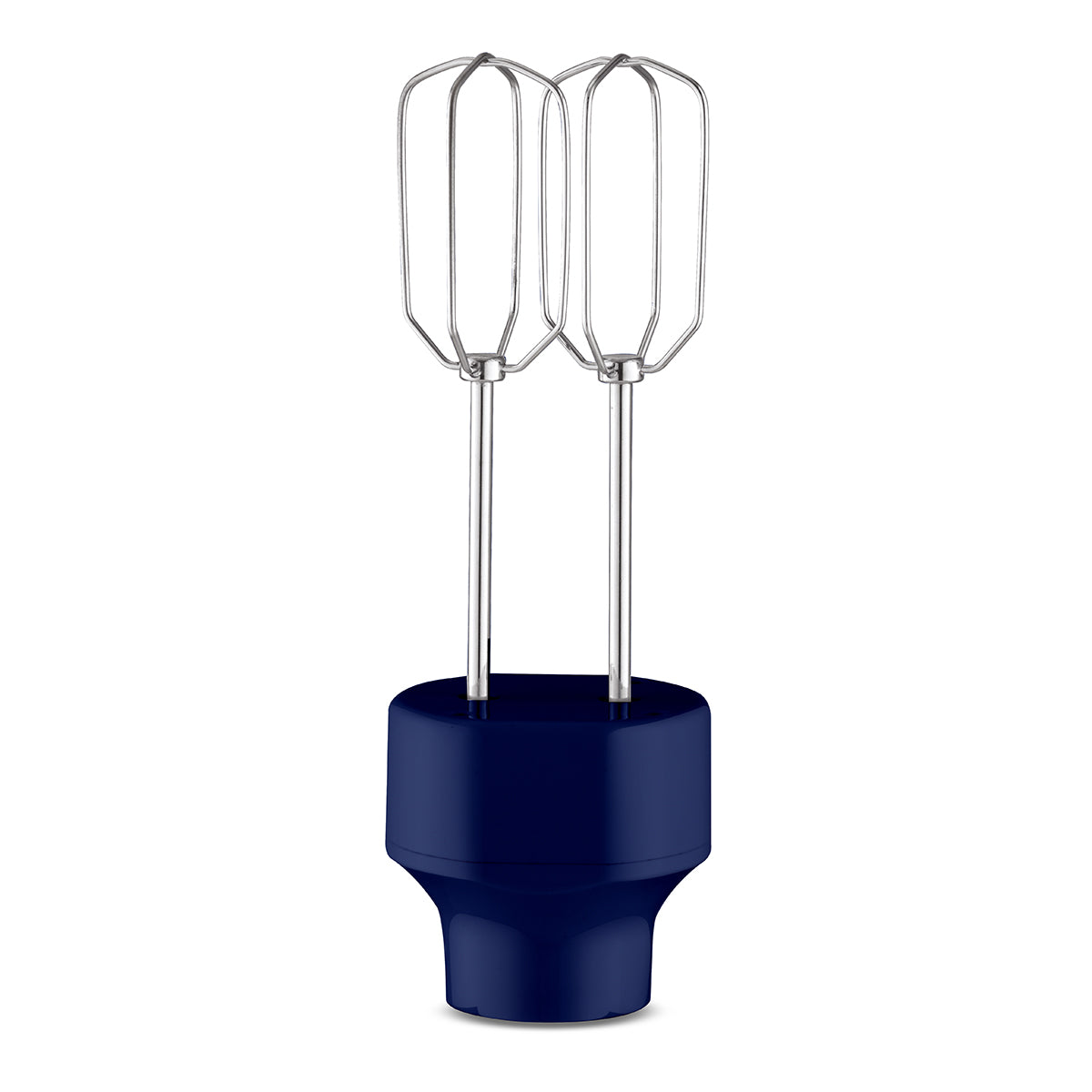Base blu navy di un frullatore a mano con due fruste cromate. Le fruste sono dritte con anelli sulla parte superiore. Sfondo bianco.