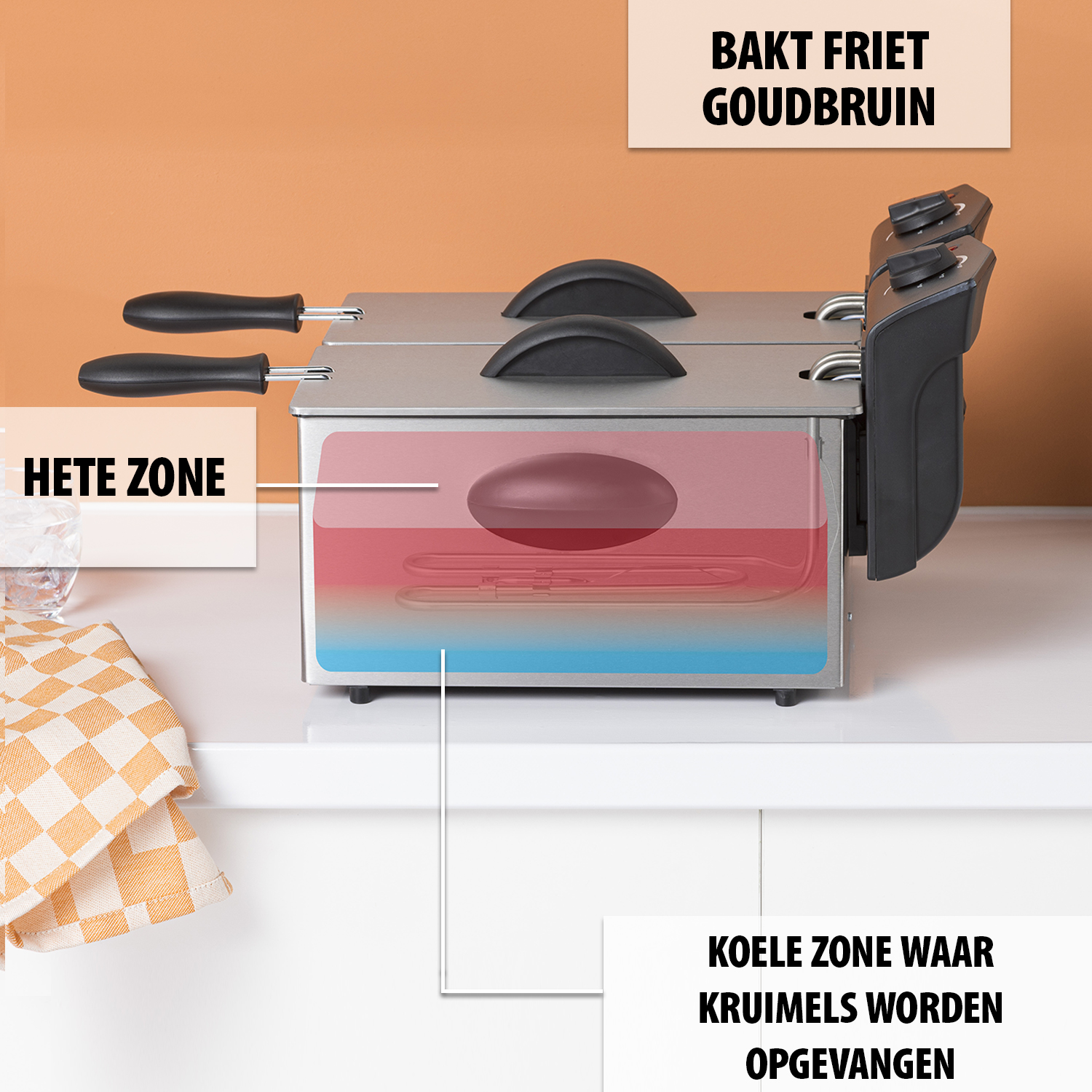 Frytownica ze stali nierdzewnej z czarnymi uchwytami i elementami sterującymi. Frytownica ma gorącą i chłodną strefę. Pomarańczowe tło i biały blat.