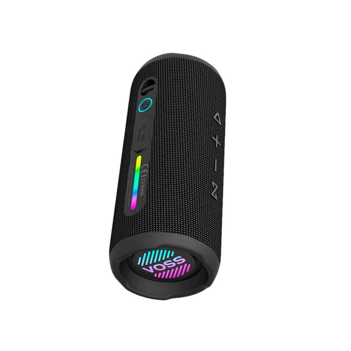 Un altavoz portátil cilíndrico negro con botones de control y una tira de luz colorida. Es visible la marca 'VOSS'.