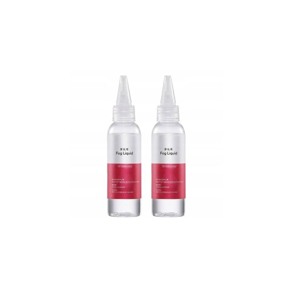 Dwie butelki płynu do mgły stoją obok siebie. Każda butelka ma białą nakrętkę i czerwoną etykietę. Tło jest białe.