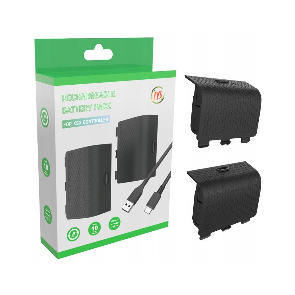 Akumulator do kontrolera XSX. Opakowanie z dwiema czarnymi osłonami, kablem do ładowania i logo. Zielono-białe pudełko.