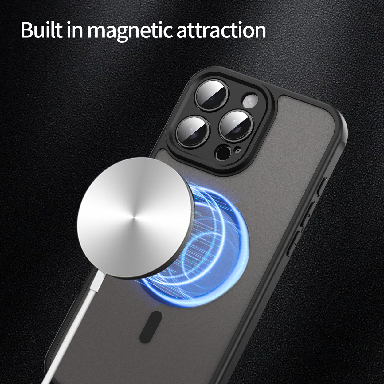 Un téléphone dans un étui avec un chargeur magnétique argenté. Un anneau d'énergie bleu est affiché. Le fond est une surface noire texturée.