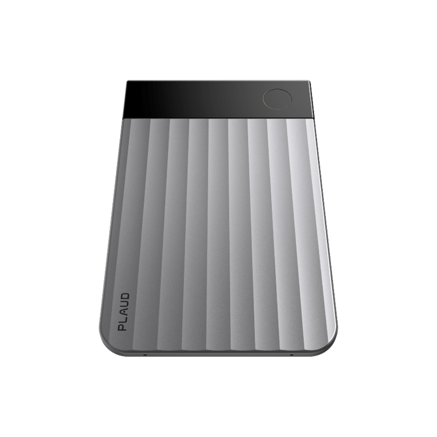 Un appareil gris strié, avec un dessus noir et un bouton. Le mot 'PLAUD' est imprimé verticalement.