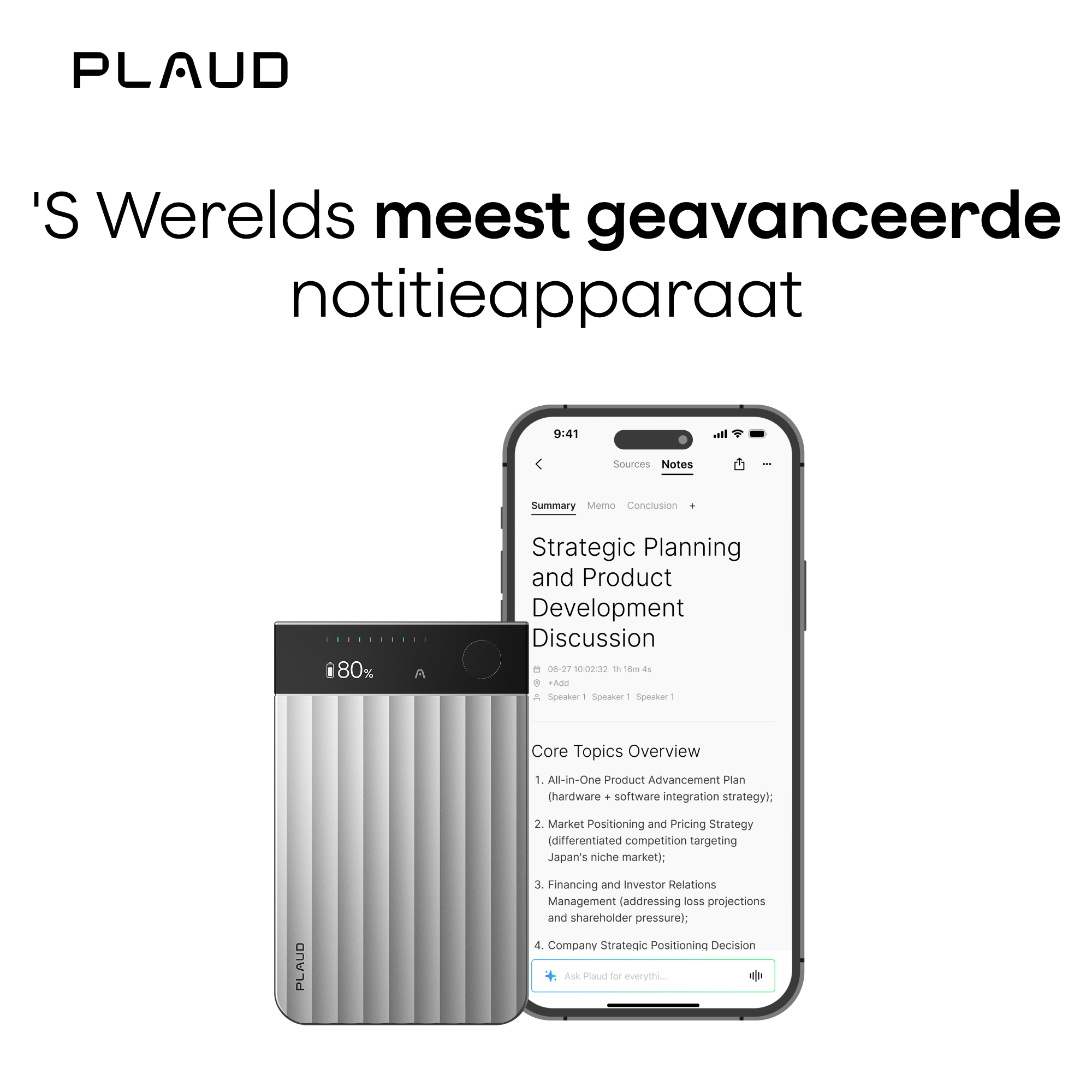 Obraz przedstawia telefon wyświetlający notatki dotyczące planowania strategicznego obok srebrnego urządzenia z logo Plaud.