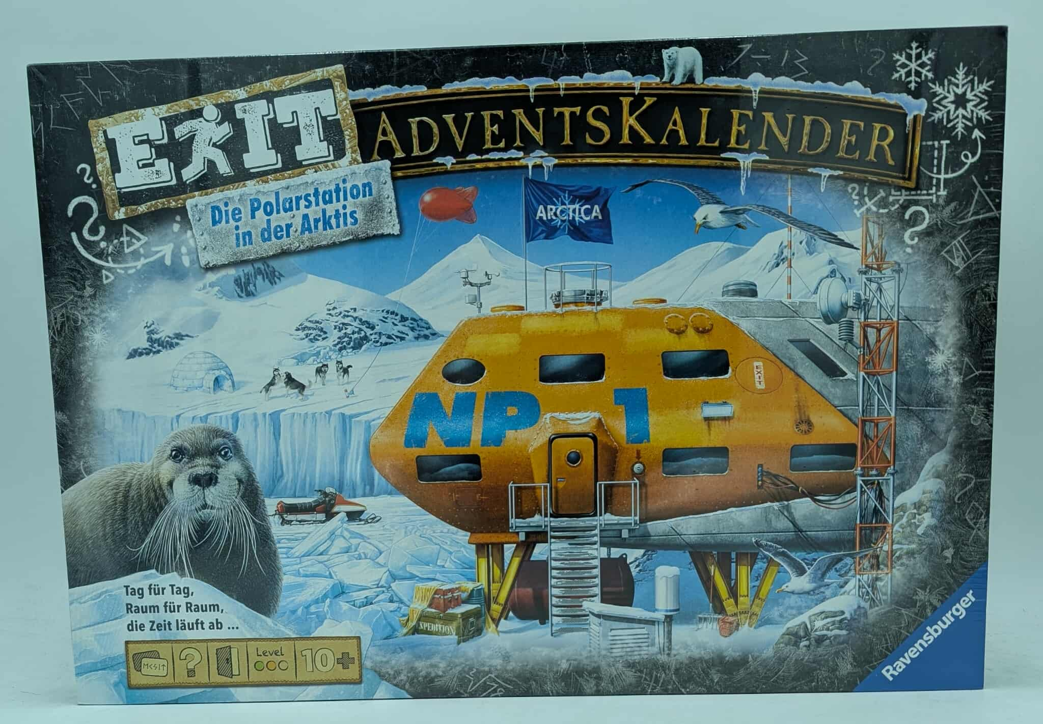Schachtelkunst zeigt eine Polarstation, einen Seehund und eine arktische Szene. Der Text lautet 'EXIT Adventskalender' und 'Die Polarstation in der Arktis'.