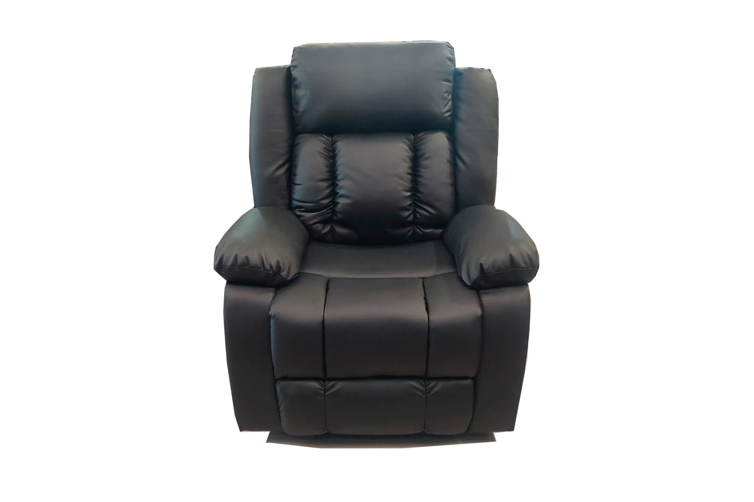 Un sillón reclinable de cuero negro con reposacabezas, reposabrazos y asiento acolchado, sobre fondo blanco.