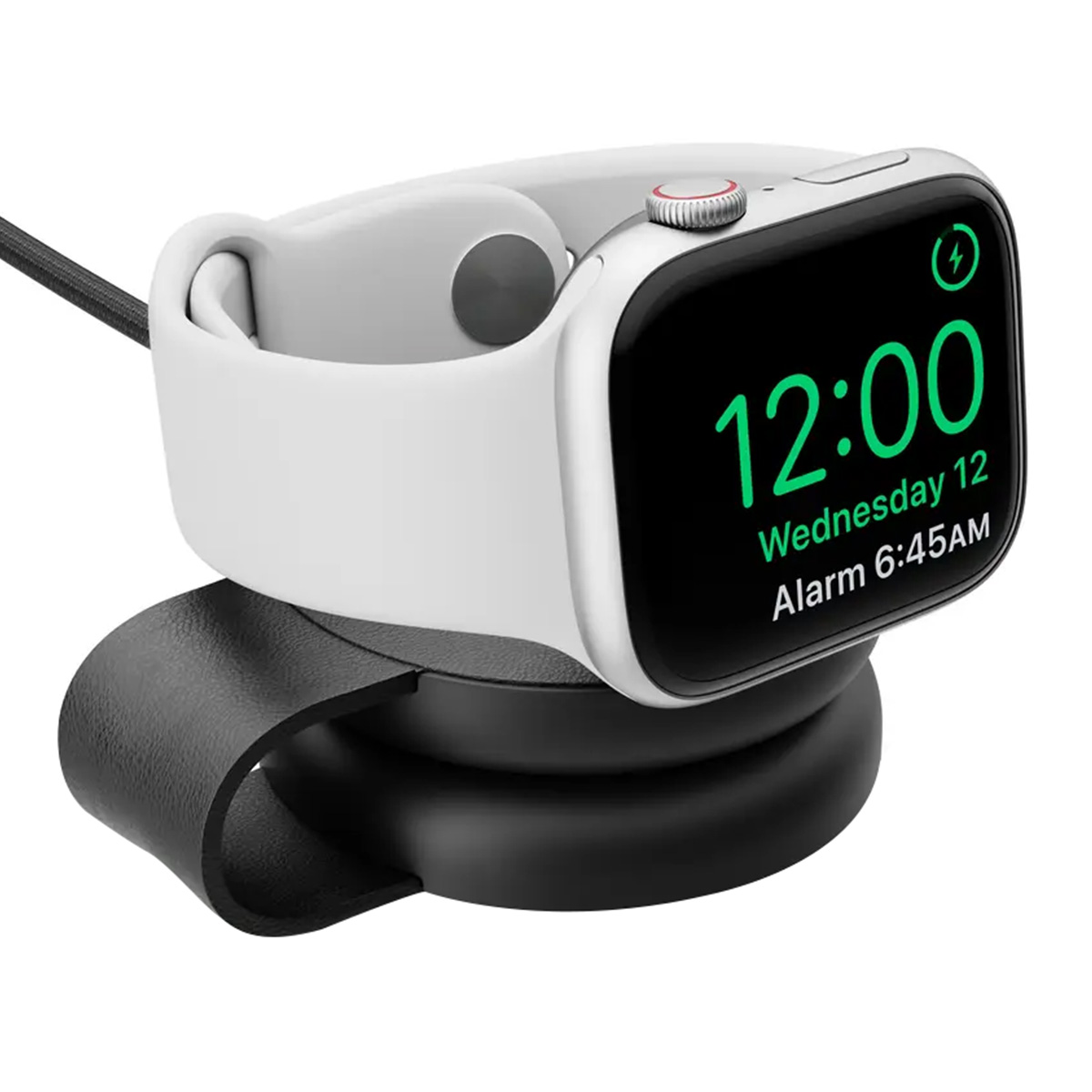 Weiße Apple Watch auf schwarzem Ladeständer. Die Uhr zeigt Uhrzeit und Datum an.