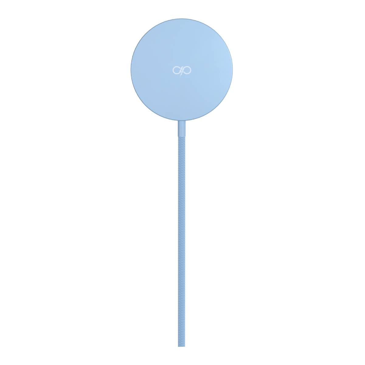 Un cargador inalámbrico azul claro, redondo con un pequeño logotipo, conectado a un cable azul largo. Fondo blanco.