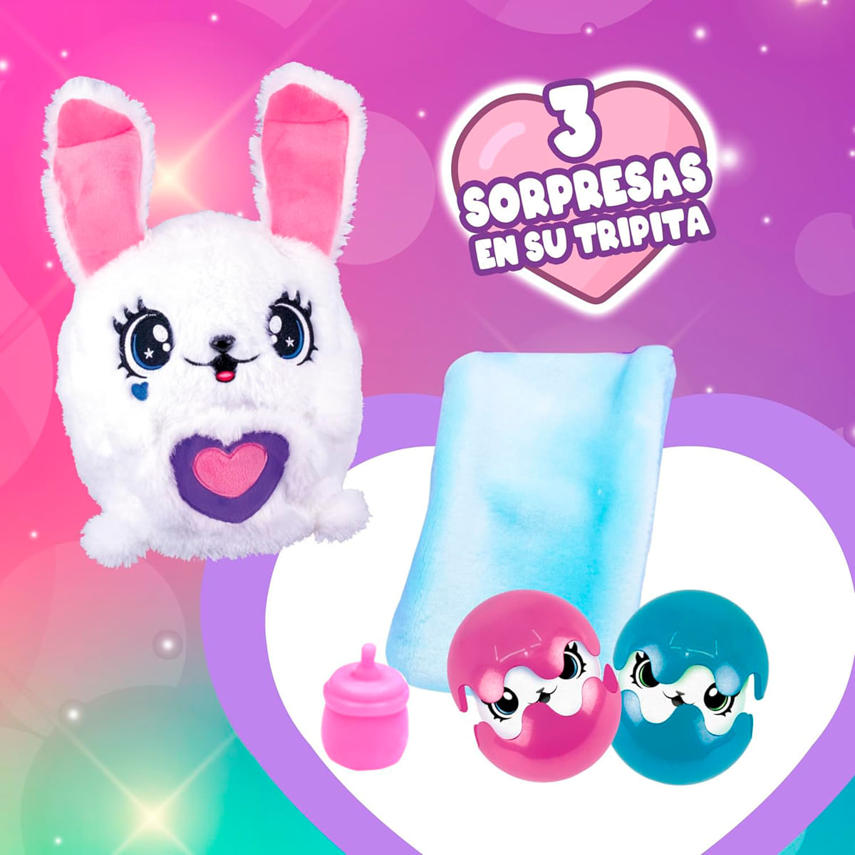 Peluche de conejo blanco con orejas rosas y corazón en el pecho. Incluye objeto azul, dos huevos de juguete y un biberón. Fondo morado y rosa.