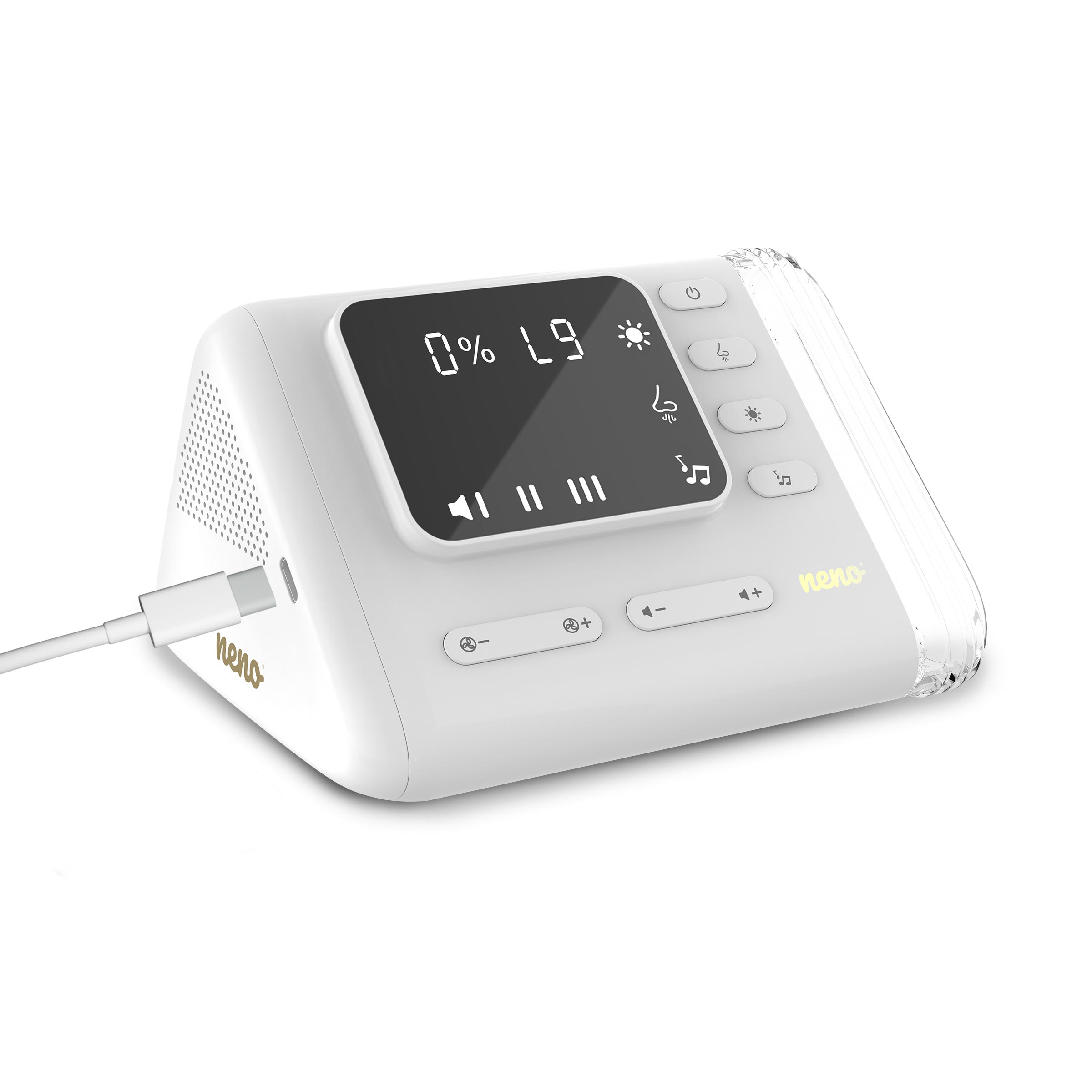 Białe urządzenie dźwiękowe Neno z ekranem wyświetlającym '0% L9'. Posiada przyciski i kabel USB-C.