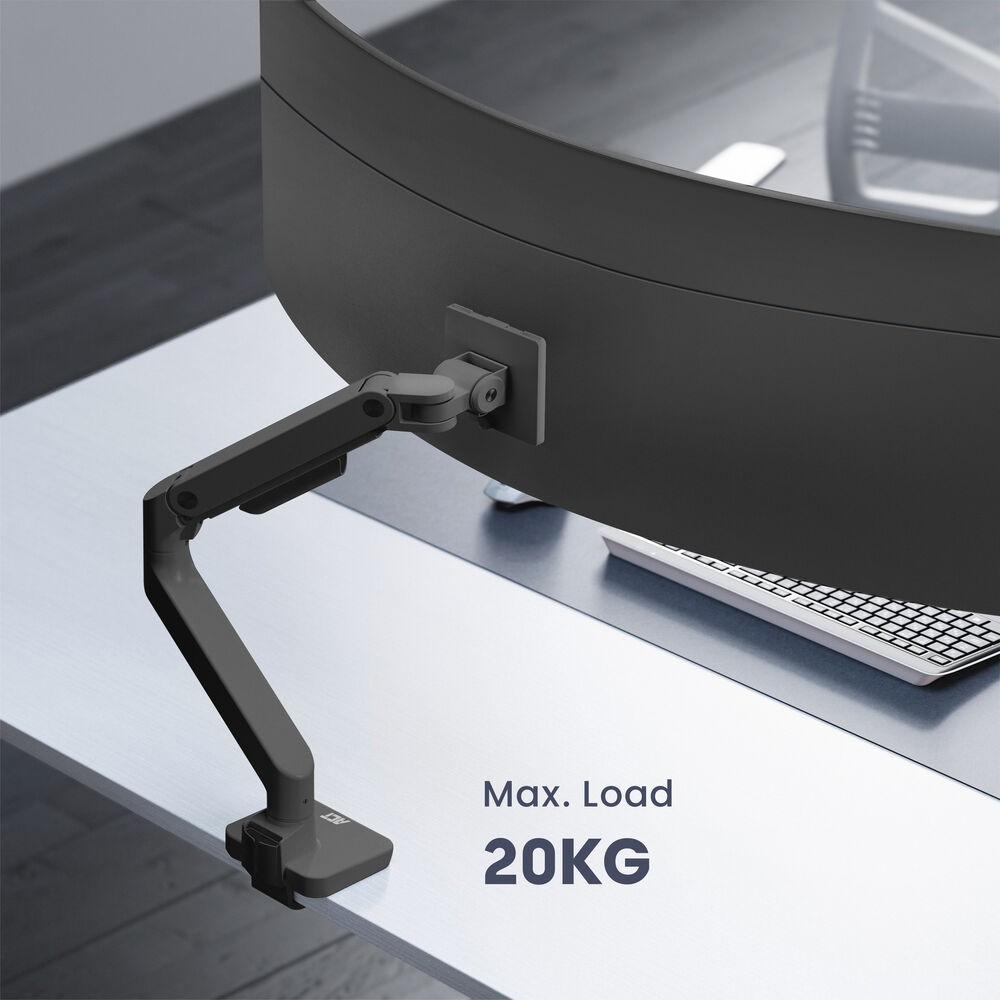 Ein gebogener Monitor ist an einem grauen Arm montiert. Darunter liegt eine Tastatur auf einem hellgrauen Schreibtisch. Text: Max. Load 20KG.