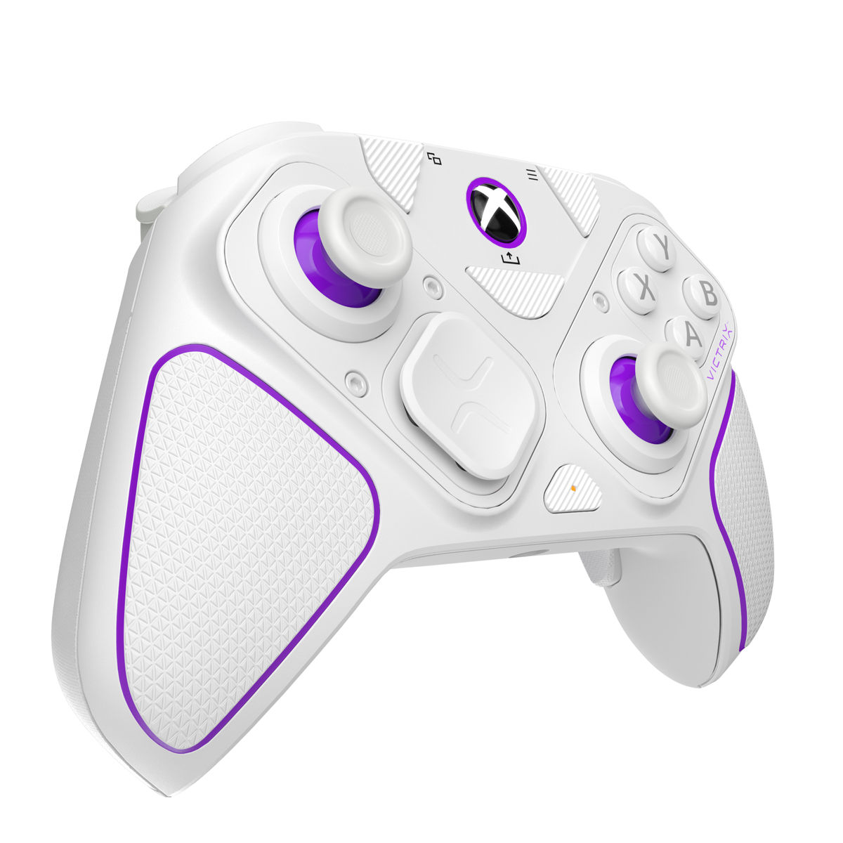 Biały kontroler Xbox z fioletowymi akcentami. Posiada przyciski, joysticki i logo Xbox. Tło jest białe.