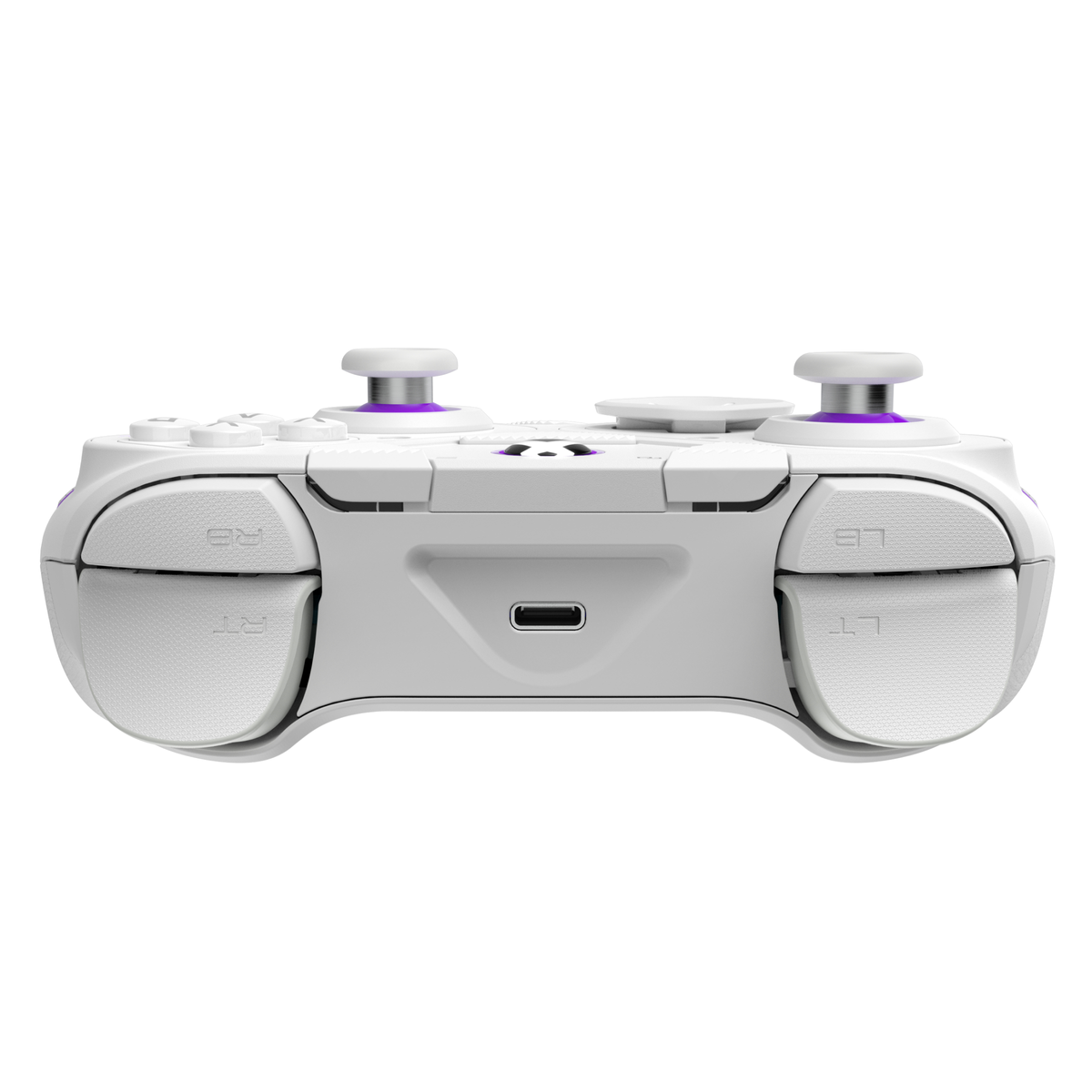 Biały kontroler do gier z fioletowymi akcentami. Posiada przyciski, joysticki i port USB-C. Na białym tle.
