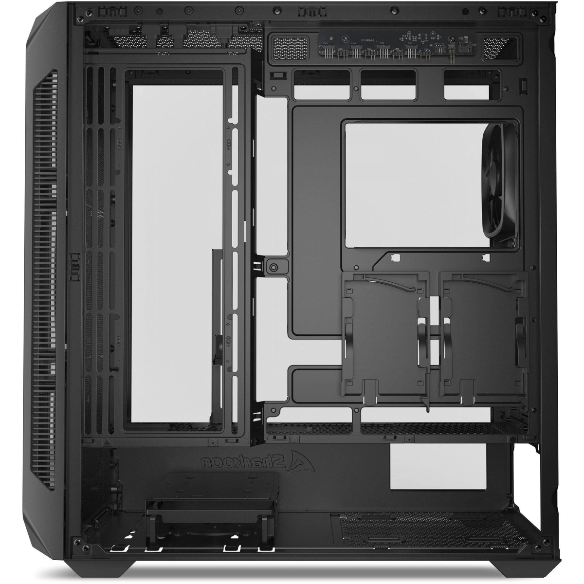 Un case per computer nero vuoto. Ha vari scomparti e aperture per i componenti. Una ventola è visibile a destra.