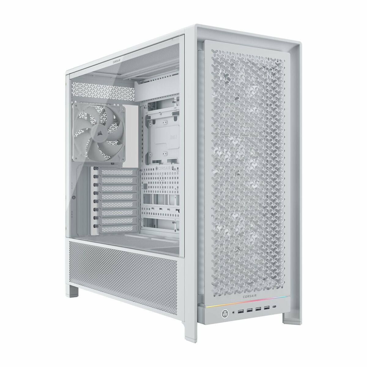 Boîtier d'ordinateur blanc avec panneau latéral transparent, montrant les composants internes. Panneau avant perforé et marque Corsair visibles.