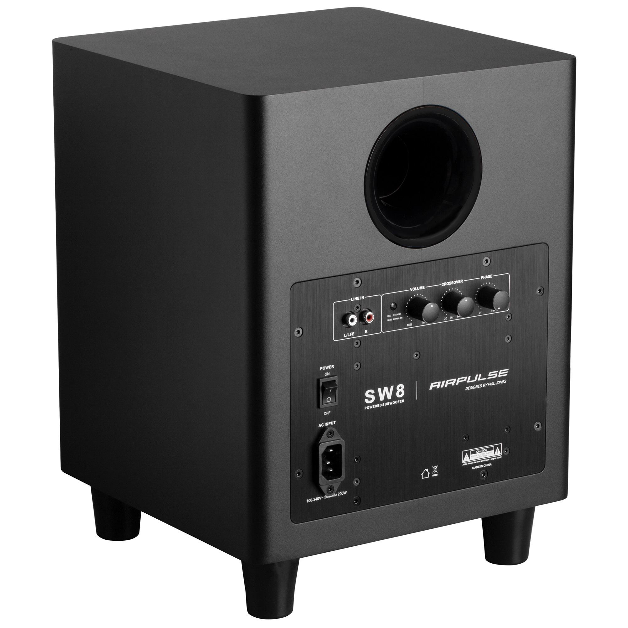 Czarny subwoofer z kontrolkami i portem. Posiada włącznik zasilania i porty wejściowe. Marka to Airpulse.