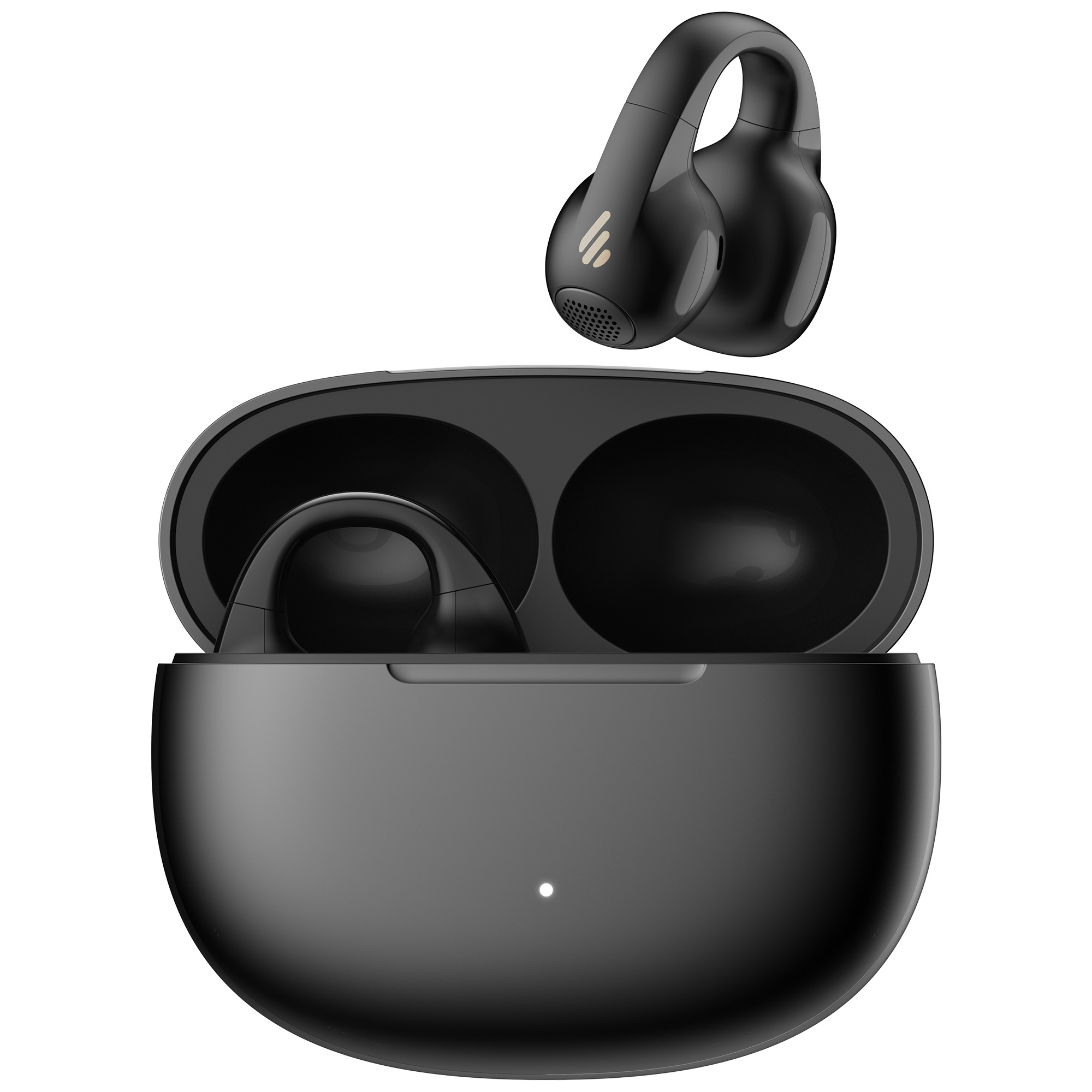 Czarne bezprzewodowe słuchawki z etui ładującym. Jeden z pączków jest poza etui. Białe tło.