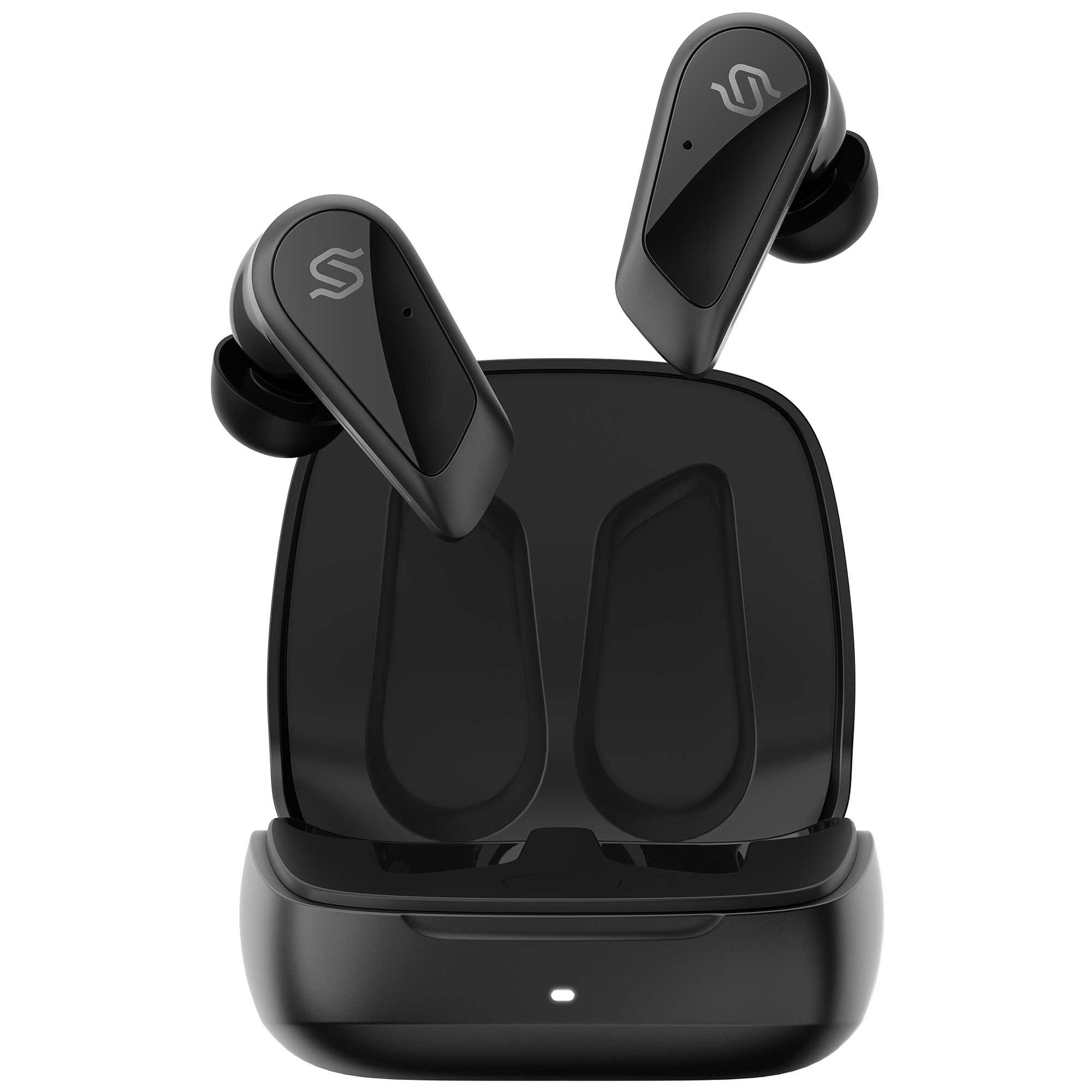 Czarne bezprzewodowe słuchawki z etui ładującym. Jedna słuchawka jest w etui, dwie na zewnątrz. Białe tło.