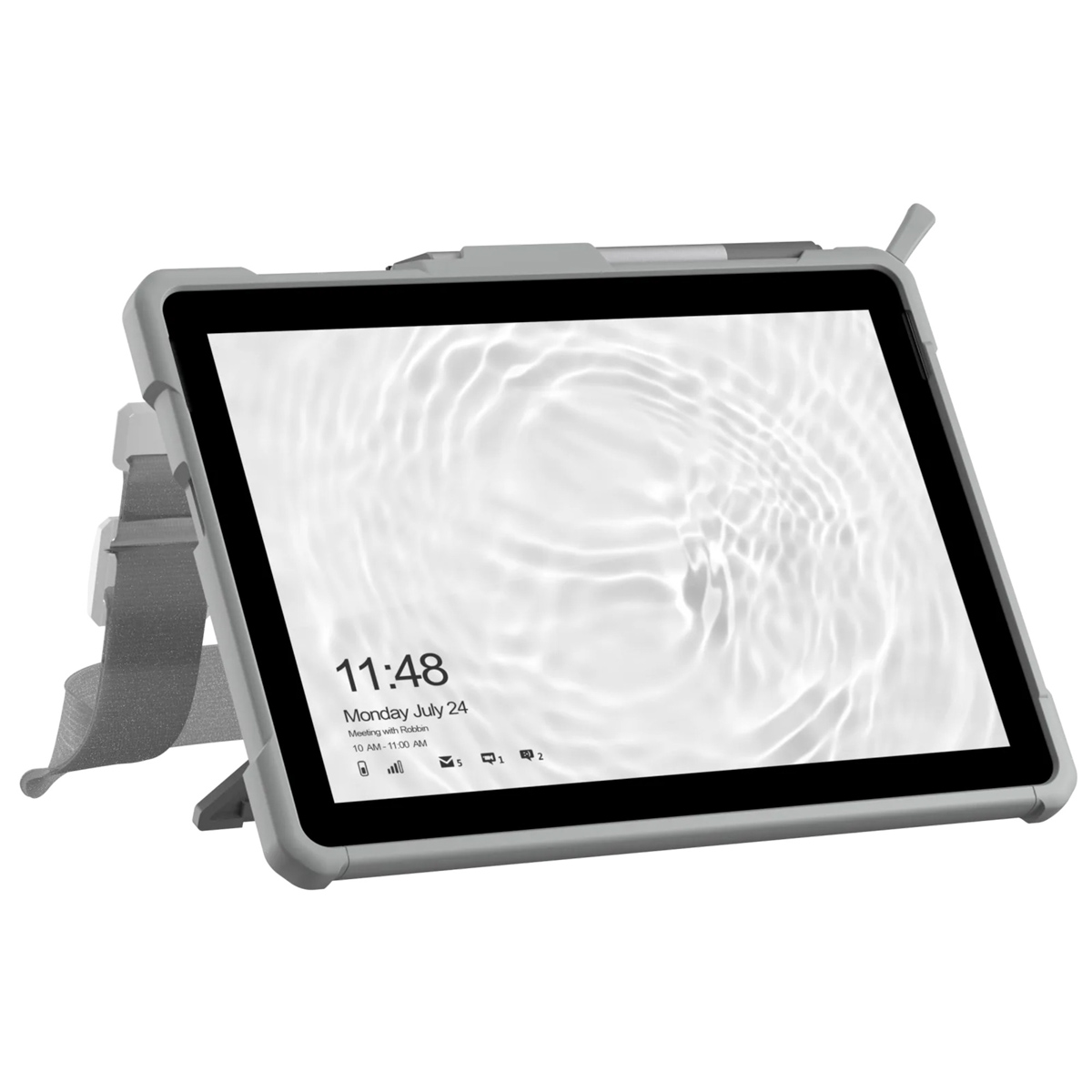 Un tablet in una custodia grigia mostra uno sfondo di increspature d'acqua. Lo schermo mostra l'ora, la data e una notifica di riunione.
