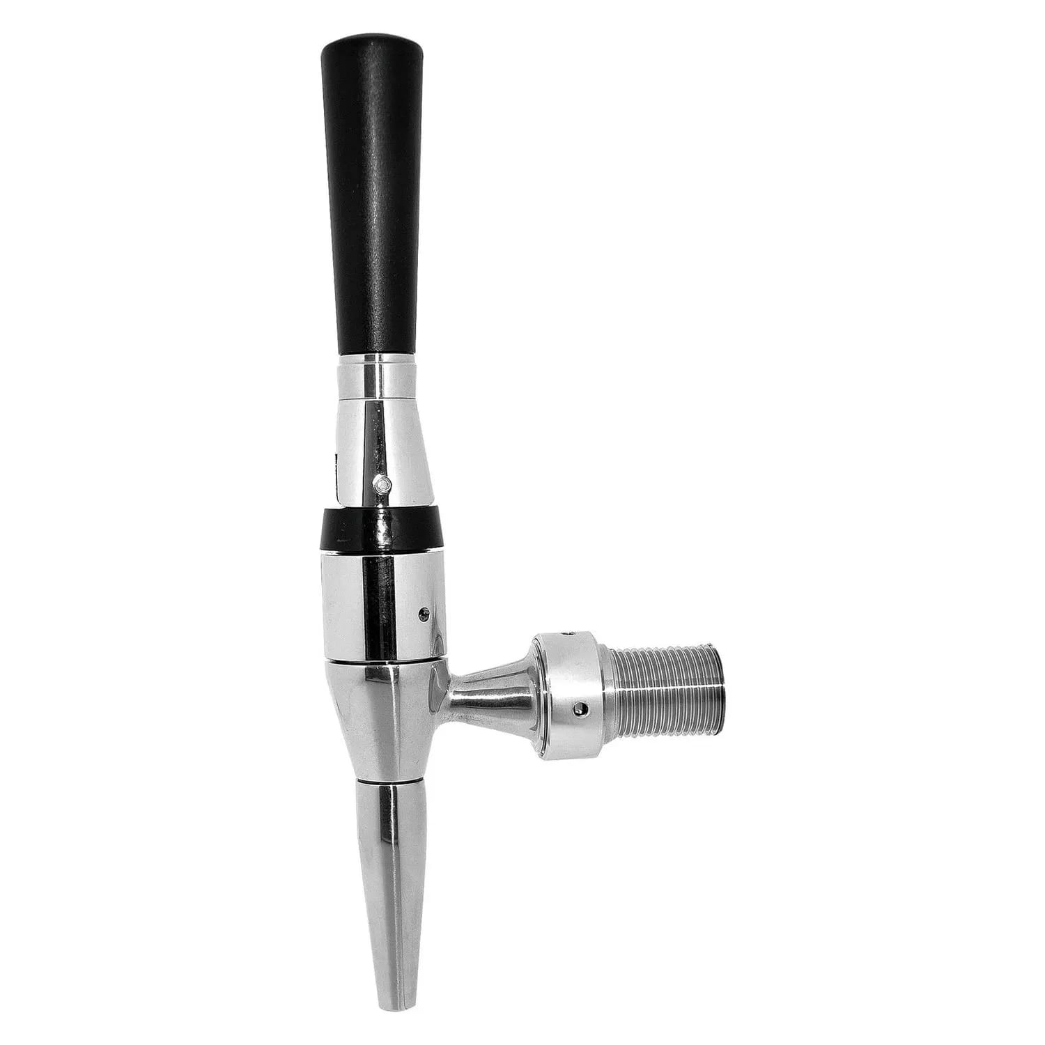 Een verchroomde biertap met een zwarte handgreep. De tap staat op een witte achtergrond. Het is een glanzend, metalen object, waarschijnlijk voor het tappen van bier.