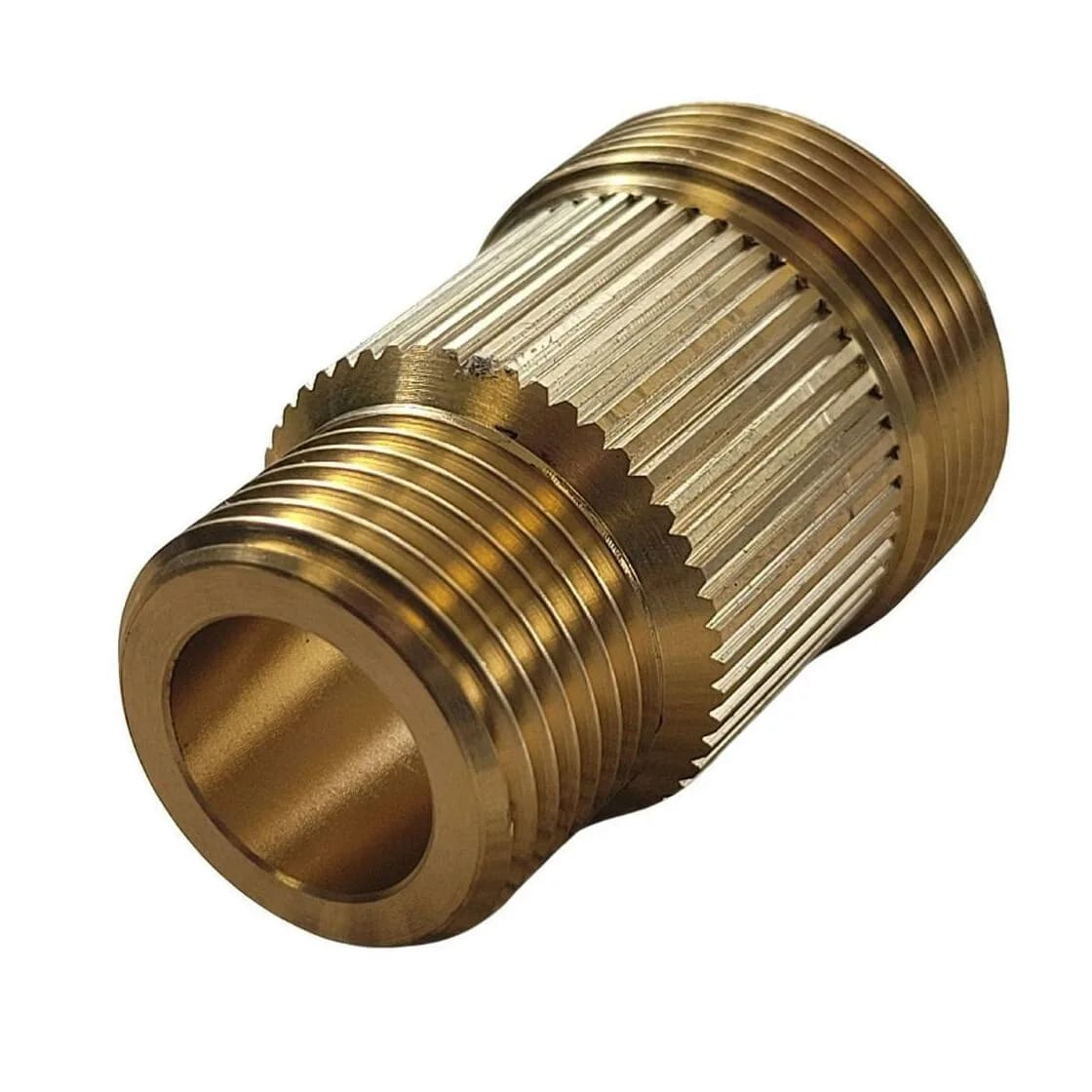 Een messing fitting met schroefdraaduiteinden en een geribbeld middengedeelte. Het is cilindrisch, met een gat in het midden. De achtergrond is wit.