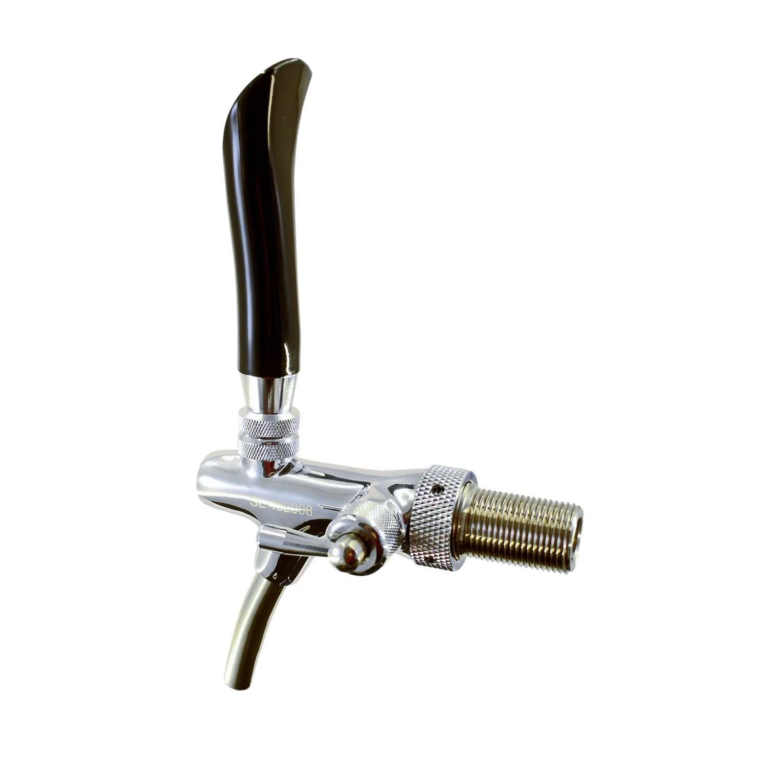 Een chromen biertap met een zwarte handgreep, naar boven gericht. Het heeft een hendel en een schroefdraadeinde.