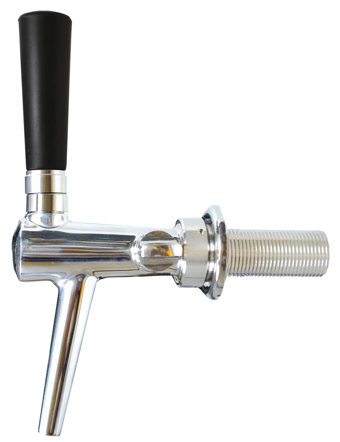 Een verchroomde biertap met een zwarte hendel. Het is tegen een witte achtergrond.