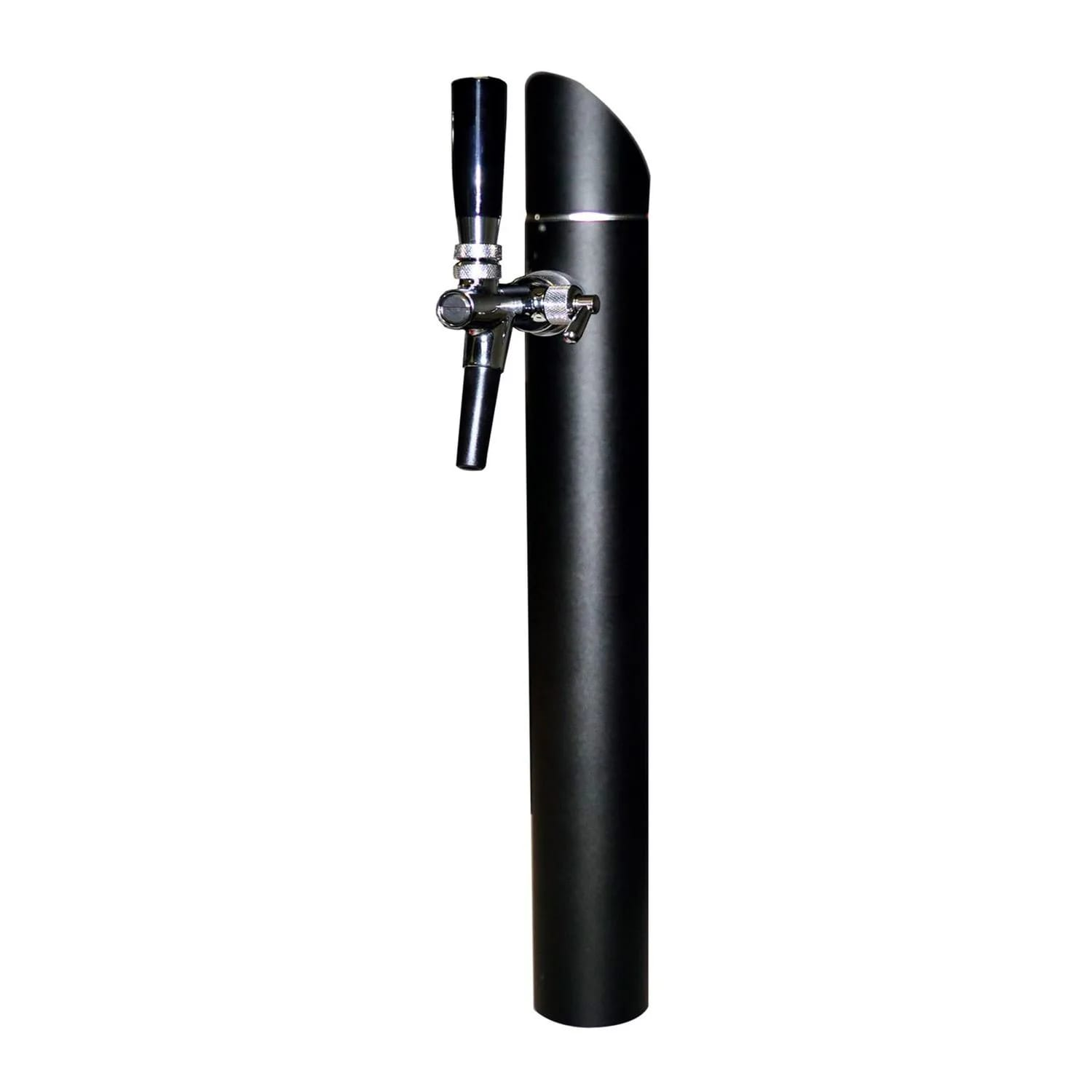Een zwarte biertap met een zilveren kraan. De tap staat op een hoge, zwarte, cilindrische standaard. Witte achtergrond.