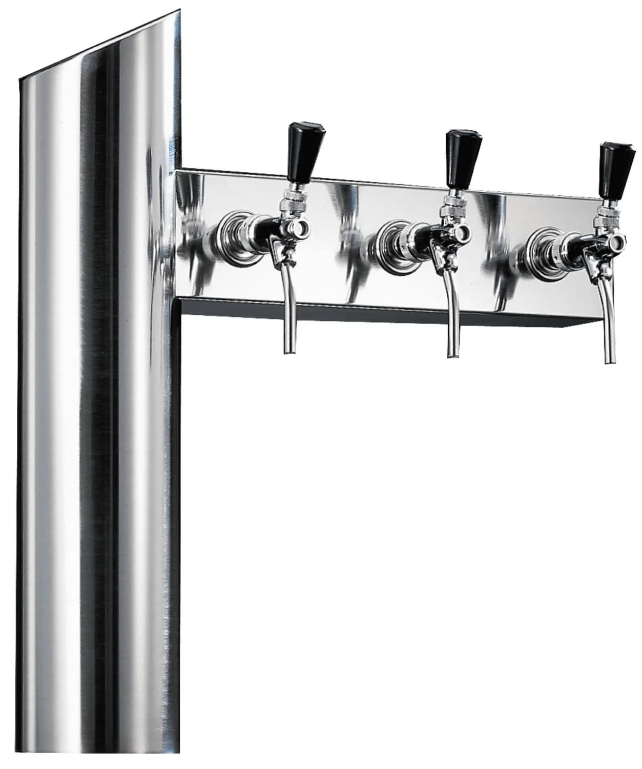 Ein metallischer Bierhahn mit drei Auslässen und schwarzen Griffen. Links befindet sich eine glänzende, zylindrische Stützstruktur.