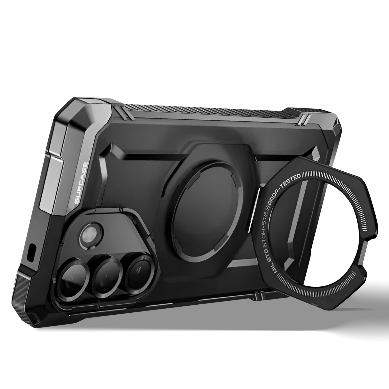 Custodia nera per telefono con supporto ad anello, ritaglio per tripla fotocamera e marchio 'SUPCASE'. Su sfondo bianco.
