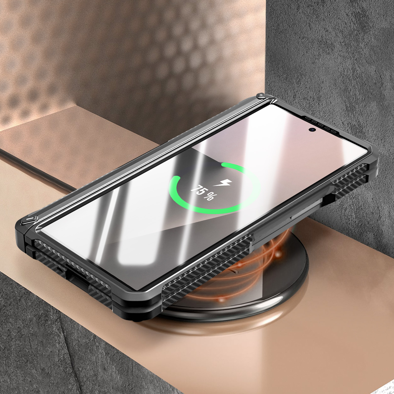 Ein Telefon in einer Hülle liegt auf einem kabellosen Ladegerät und zeigt 75 % Ladung. Der Hintergrund ist braun und grau.