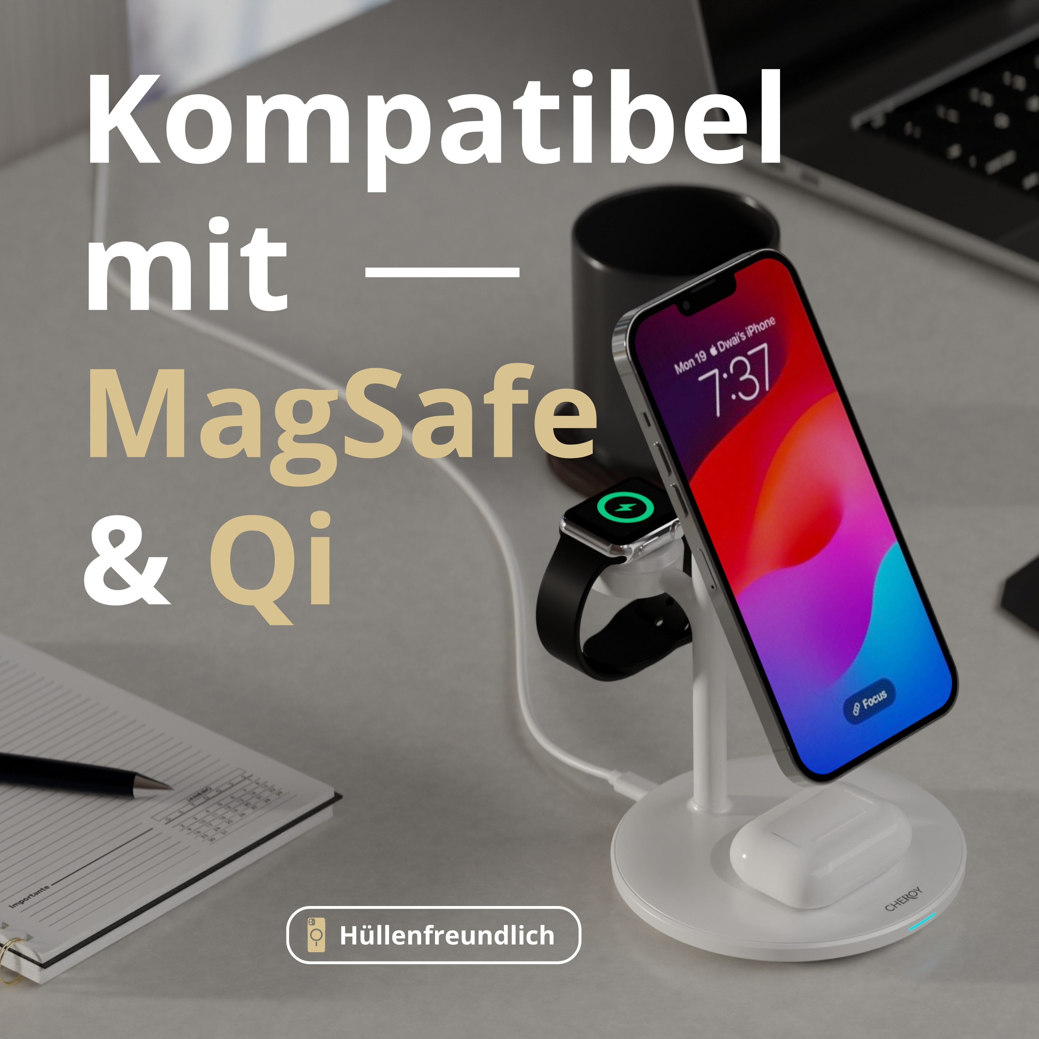 Eine weiße Ladestation mit Telefon, Uhr und Ohrhörern. Text: Kompatibel mit MagSafe & Qi.