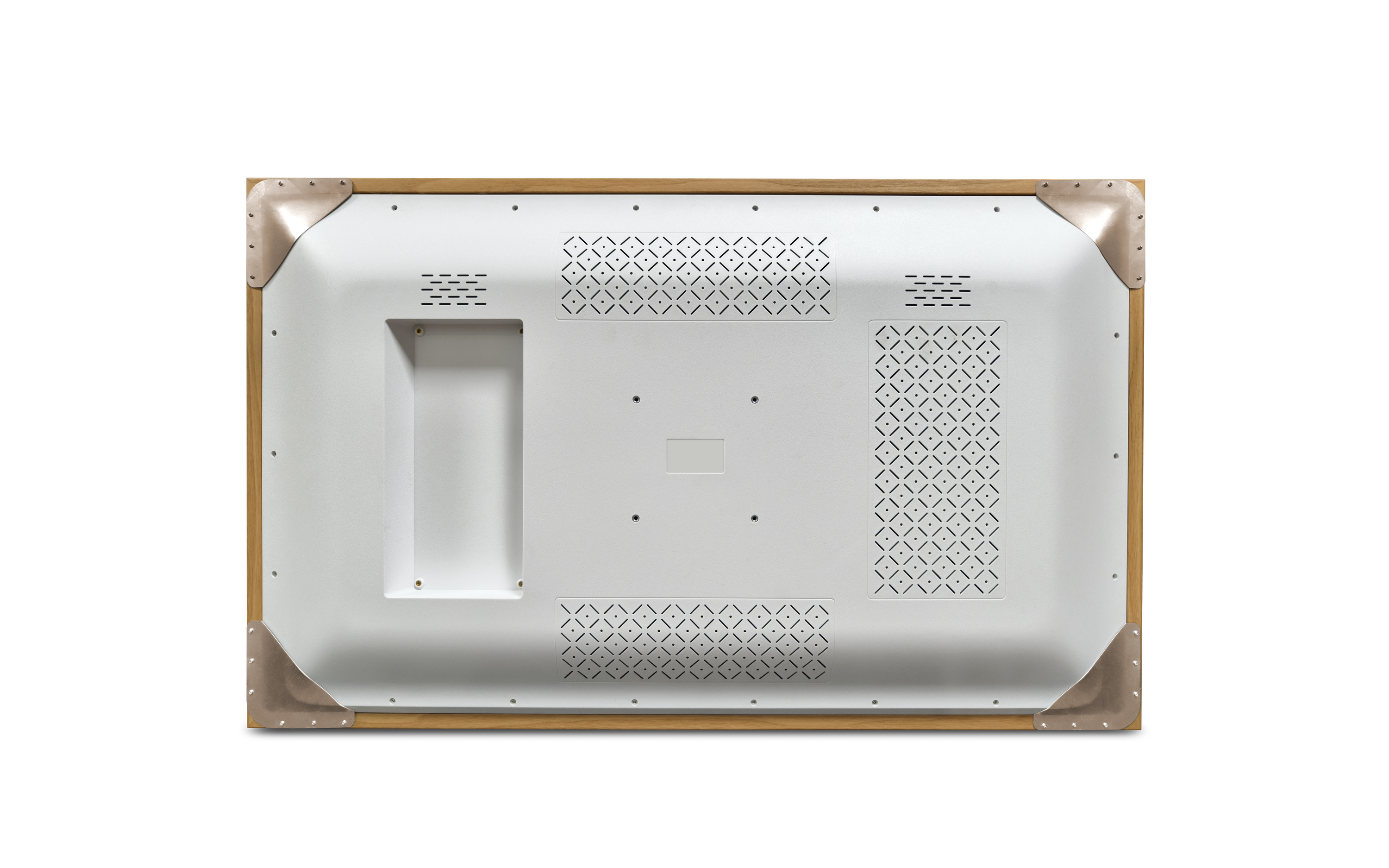 L'arrière d'un appareil rectangulaire, blanc avec des évents et une zone encastrée, est encadré par du bois et des protections d'angle en métal.