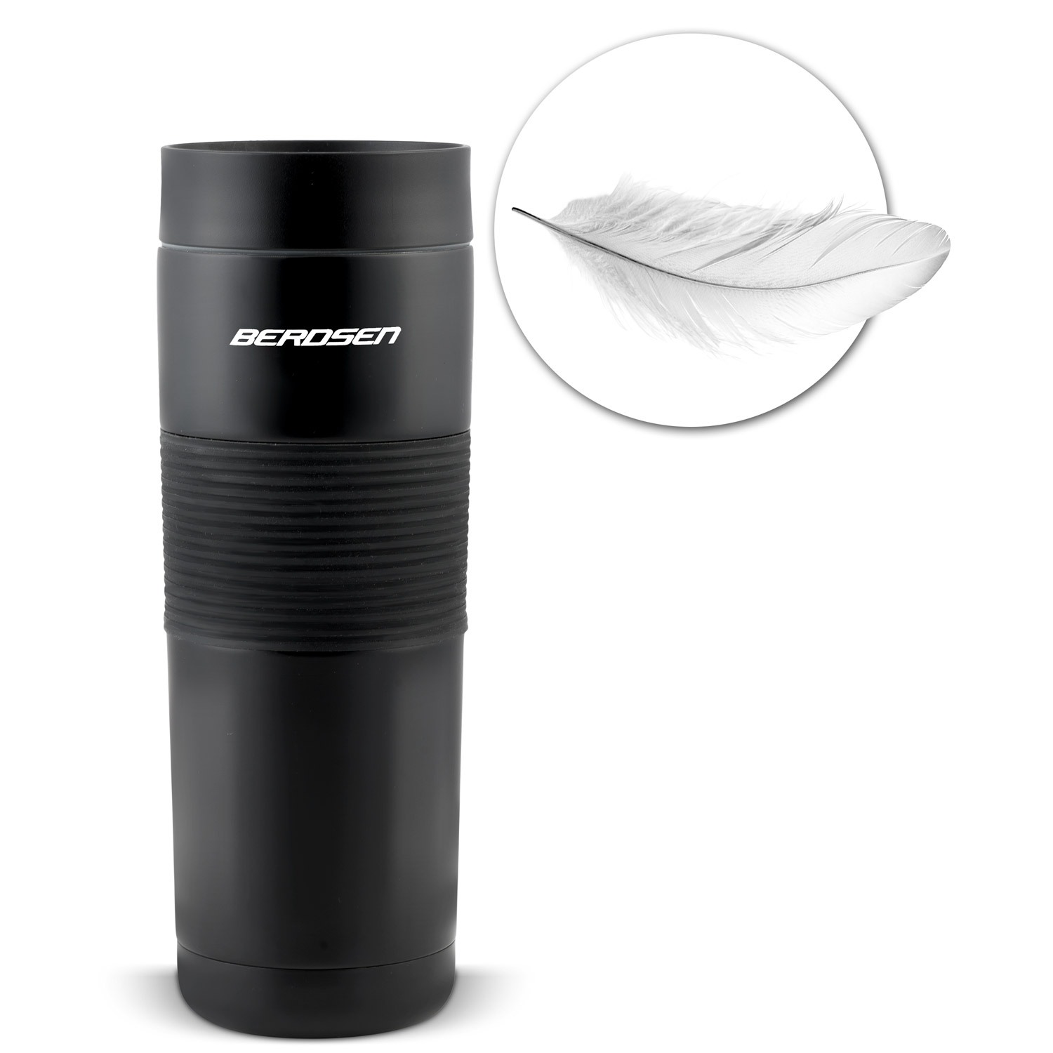 Czarny kubek podróżny z logo 'BEROSEN', obok białego pióra w białym okręgu na białym tle.