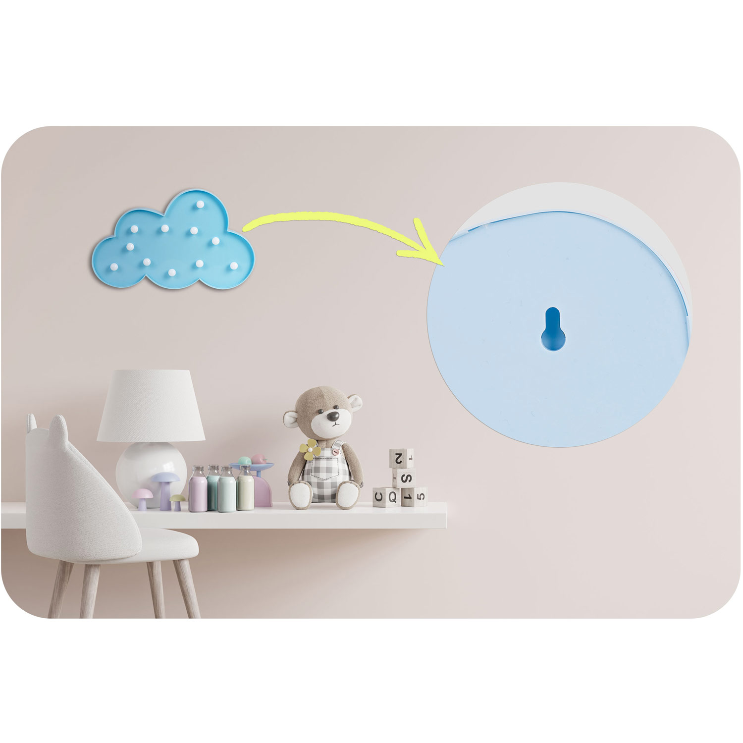 Scena pokoju dziecięcego. Ozdoba ścienna w kształcie chmury i koło z haczykiem. Miś siedzi na półce.