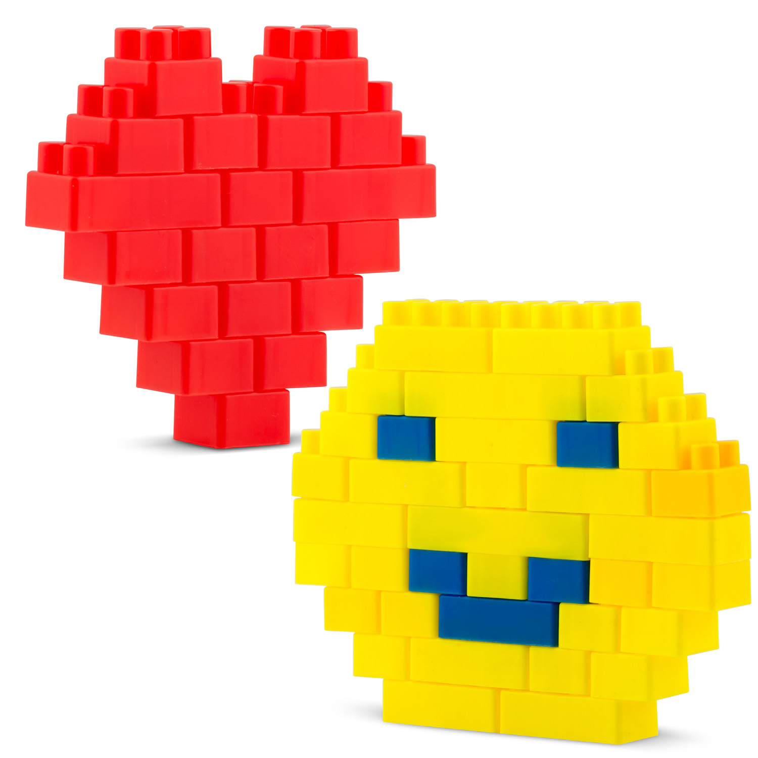 Czerwone serce i żółta buźka, oba zbudowane z klocków, na białym tle.