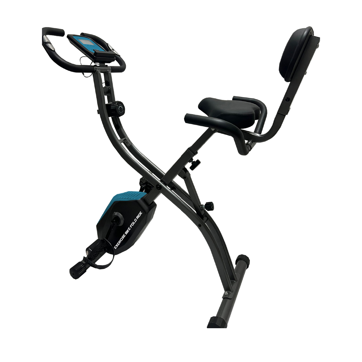 Una bicicleta estática sobre fondo blanco. Es negra y gris con una pantalla azul. El asiento y el respaldo son negros.