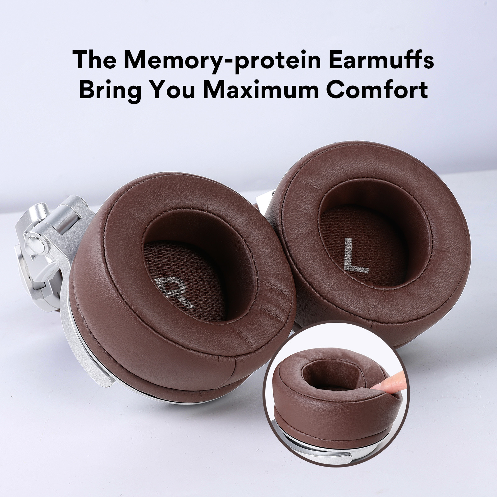 Cuffie con padiglioni marroni, montatura argentata e testo 'Memory-protein Earmuffs Bring You Maximum Comfort'.