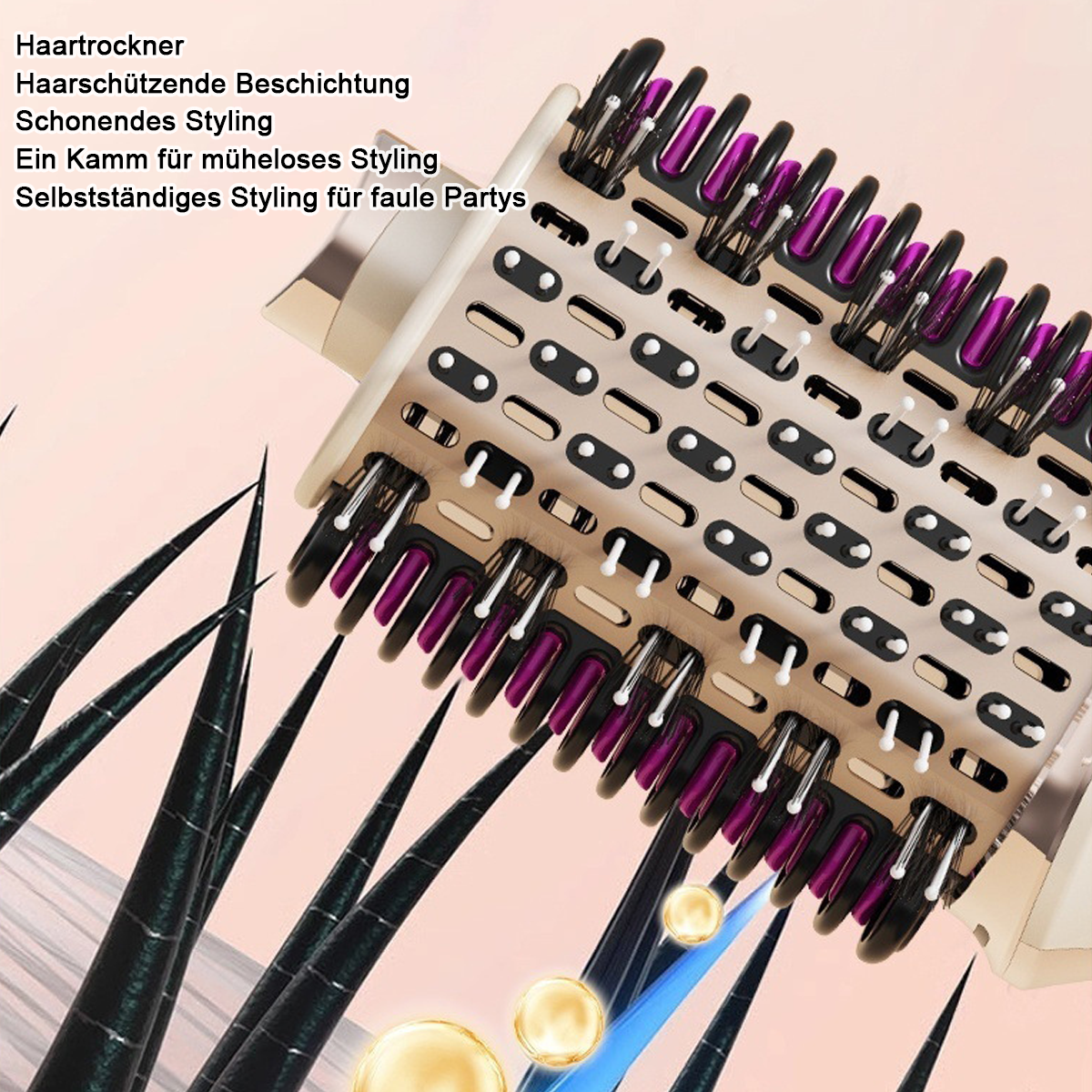 Ein Haarstyling-Werkzeug mit schwarzen und lila Borsten. Einige Haarsträhnen vorne. Im Hintergrund eine hellrosa Farbe.