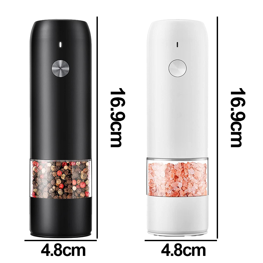Zwei elektrische Salz- und Pfeffermühlen, schwarz und weiß. Abmessungen: 16,9 cm hoch, 4,8 cm breit.