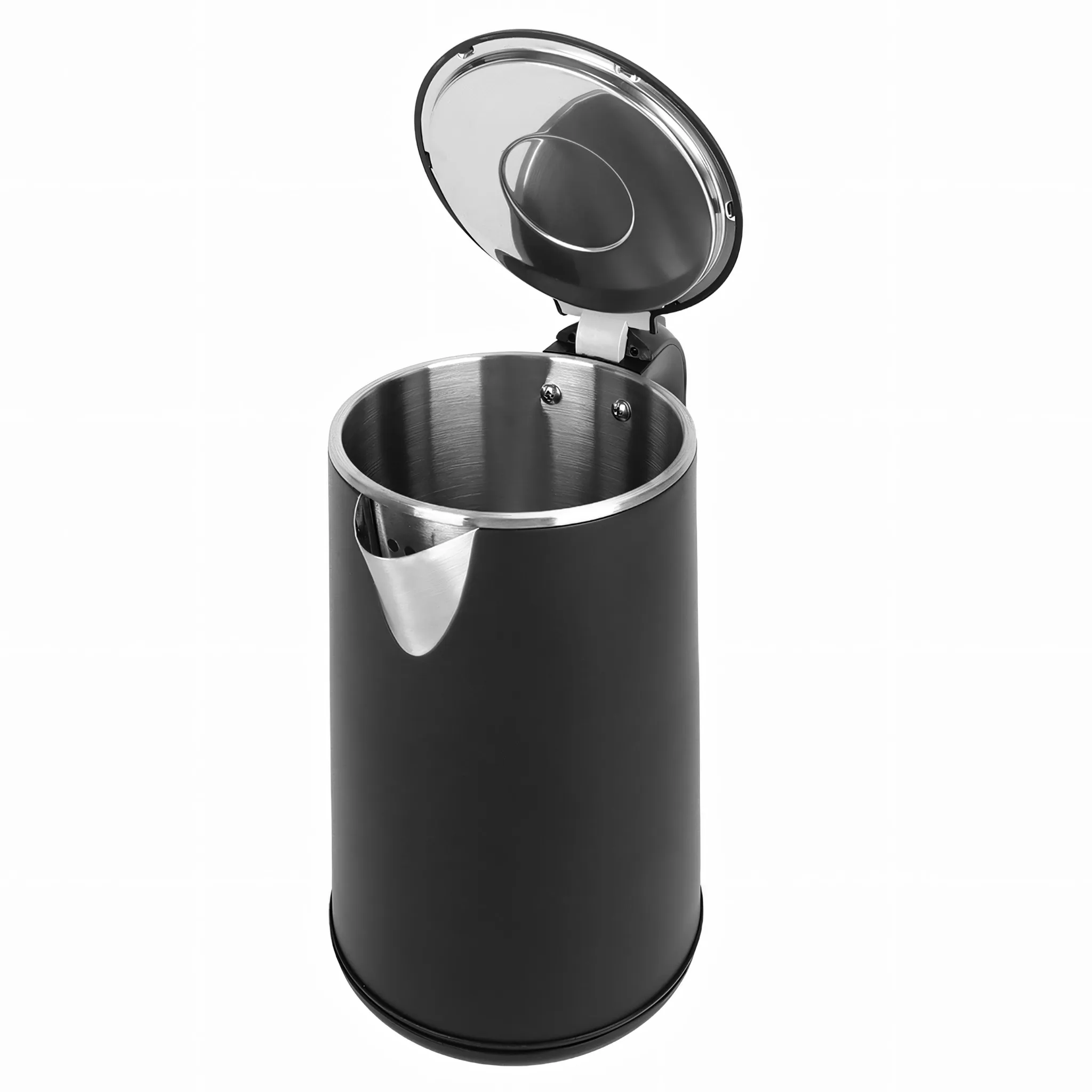 Schwarzer Wasserkocher mit offenem Deckel. Edelstahl-Innenraum, auf weißem Hintergrund.