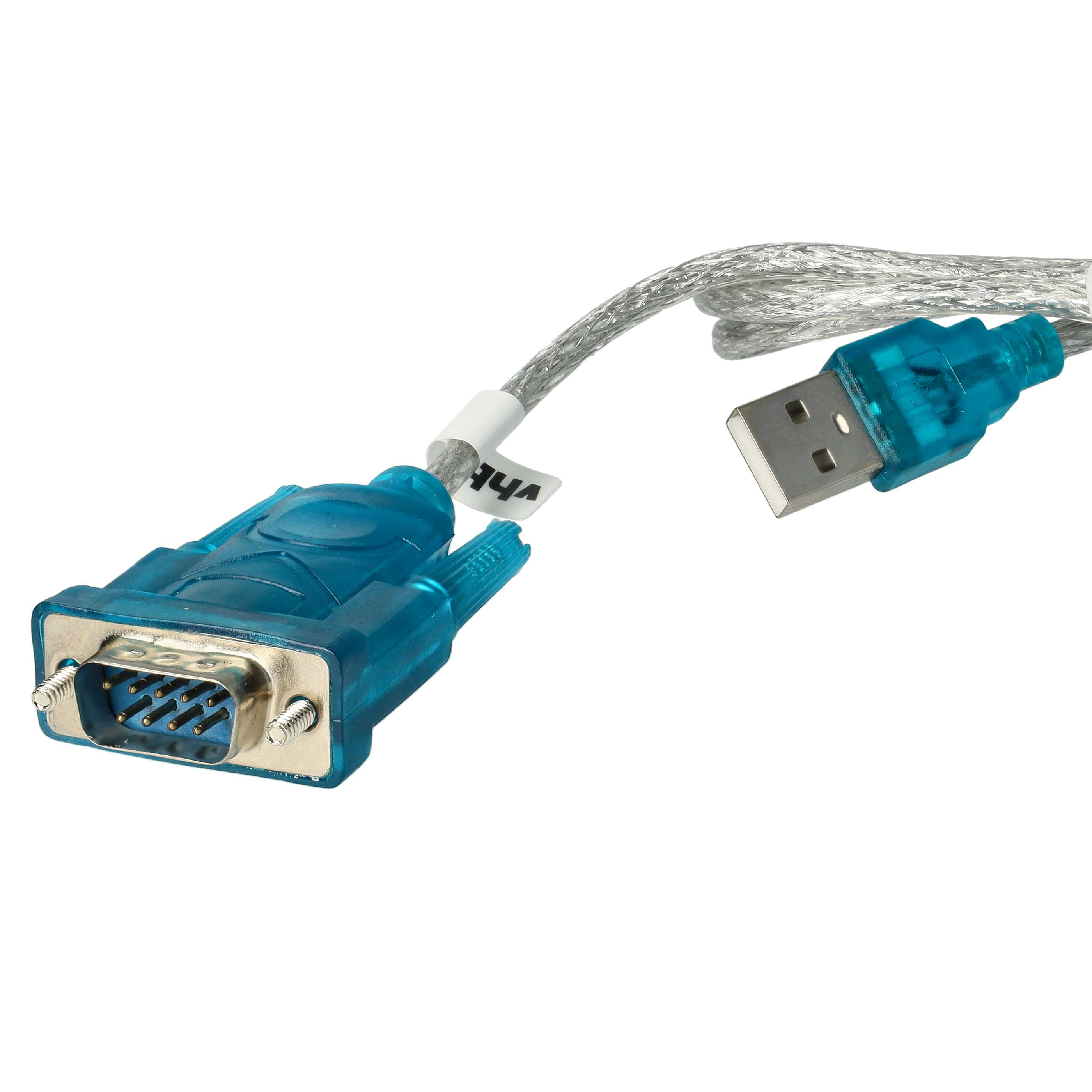 Ein blau-silbernes USB-zu-Seriell-Kabel. Das USB-Ende befindet sich rechts, das serielle Ende links. Weißer Hintergrund.