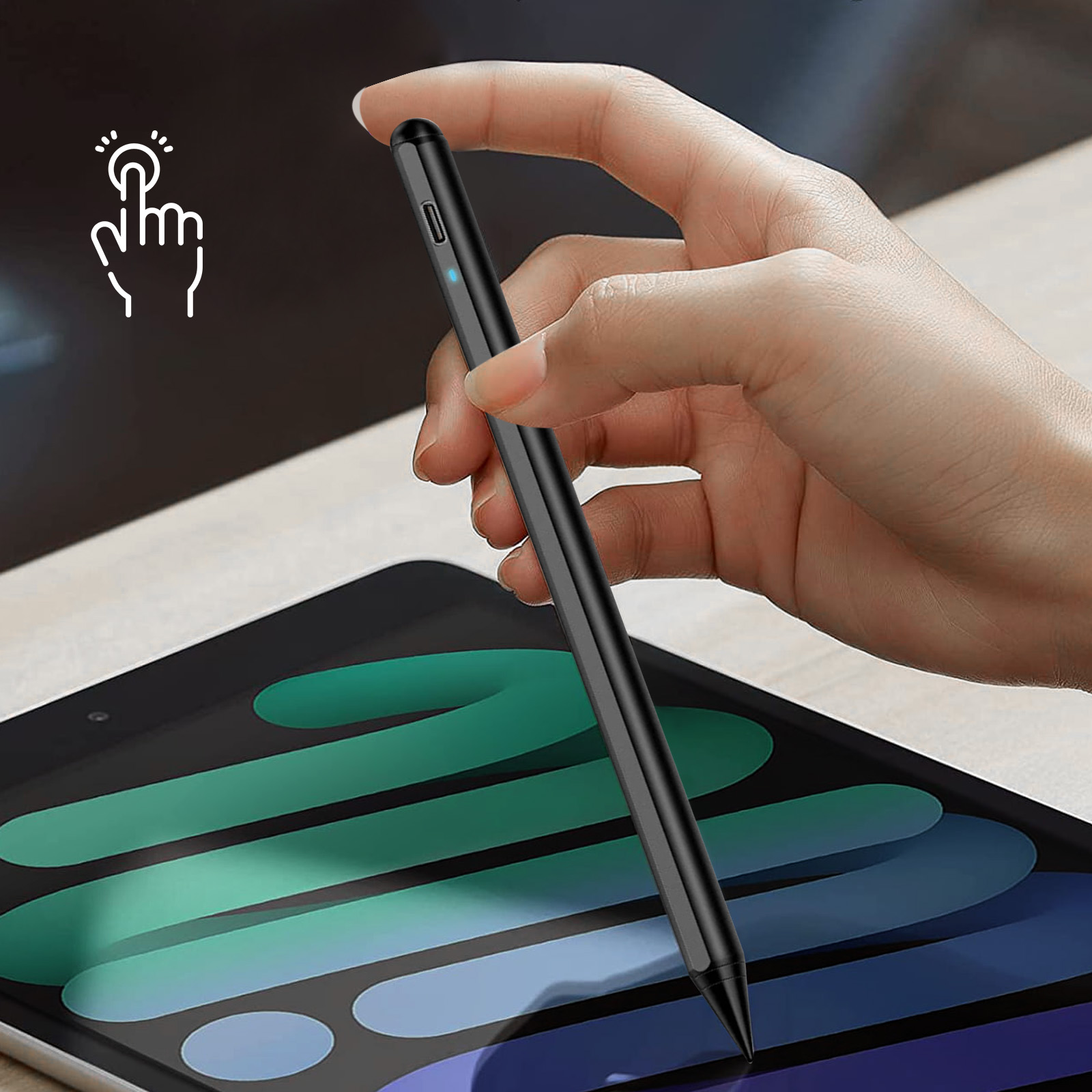 Eine Hand hält einen schwarzen Stift über einem Tablet. Eine Grafik eines Fingers, der einen Bildschirm berührt, befindet sich oben links.