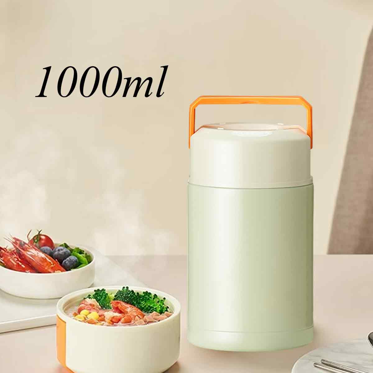 Ein grüner isolierter Lebensmittelbehälter mit orangefarbenem Griff. In der Nähe befinden sich Schalen mit Speisen, darunter Garnelen, Brokkoli und Tomaten. Der Text '1000ml' ist vorhanden.