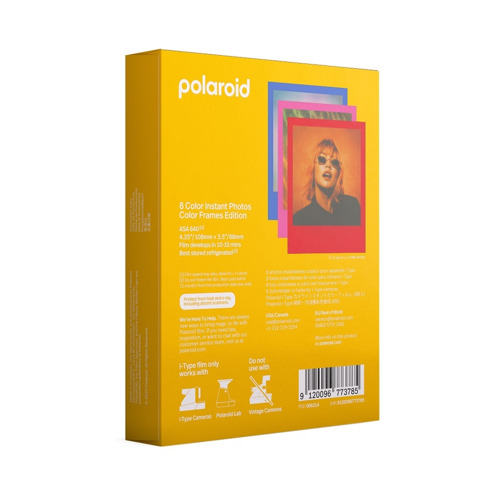 Caja de película Polaroid. Contiene fotos instantáneas en color. Muestra a una mujer con gafas de sol. Caja amarilla con texto.