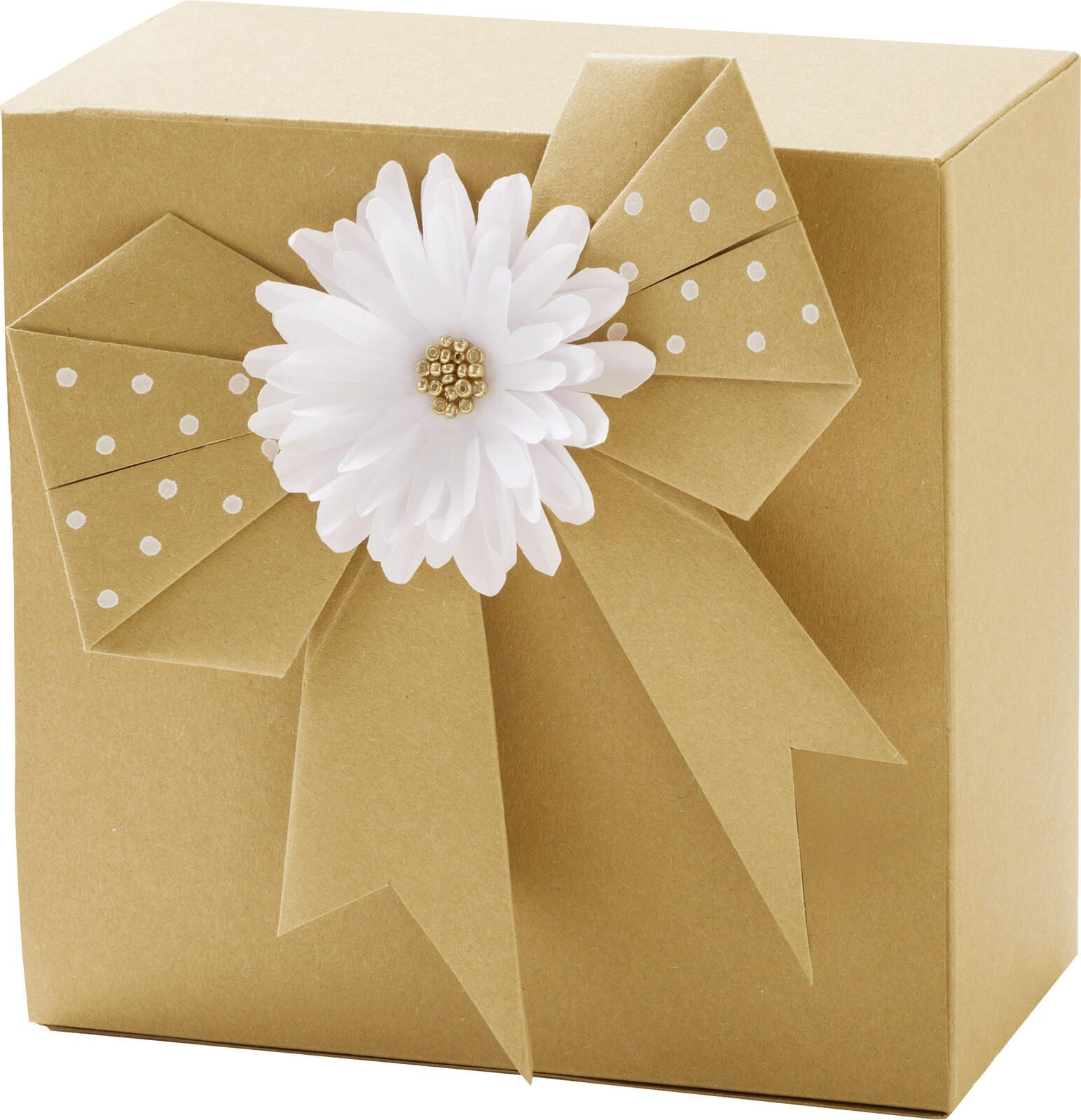 Eine quadratische Geschenkbox mit einer Papier-Schleife und einer weißen Blume mit goldenem Zentrum. Box und Schleife sind beige.